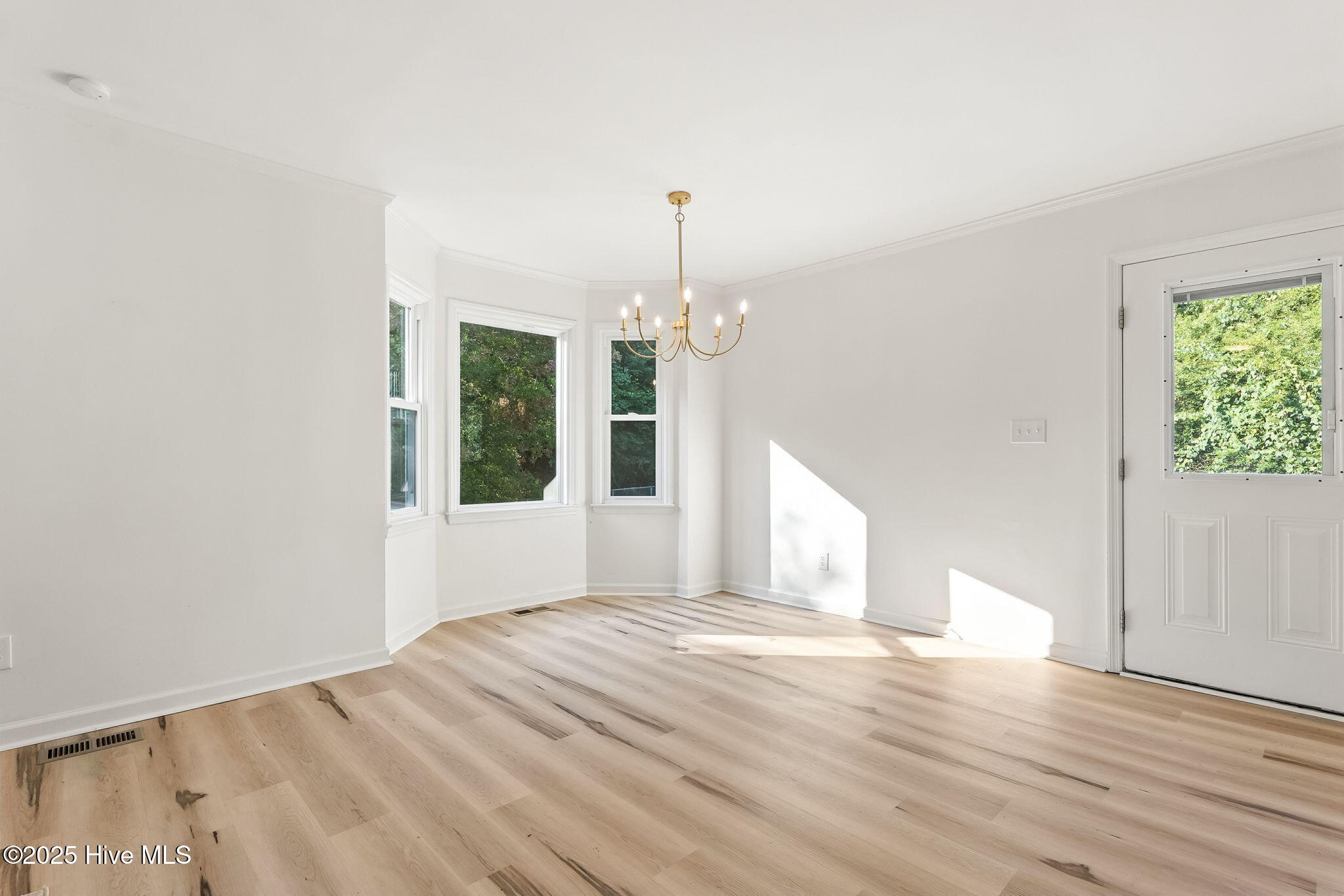 104 S Nikol Way Property Photo 23