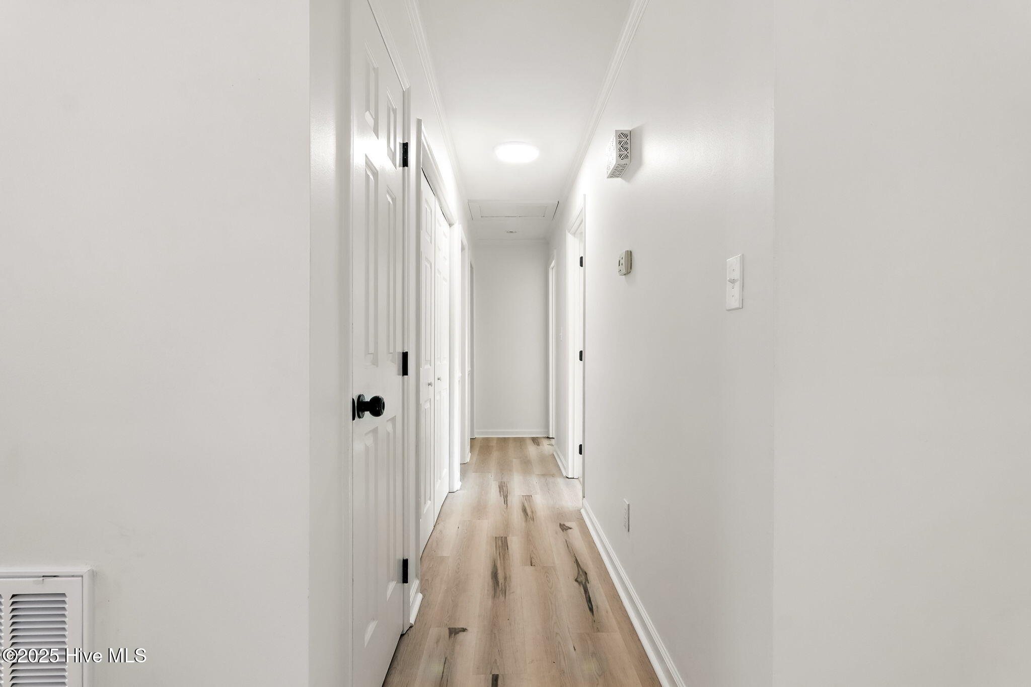 104 S Nikol Way Property Photo 24