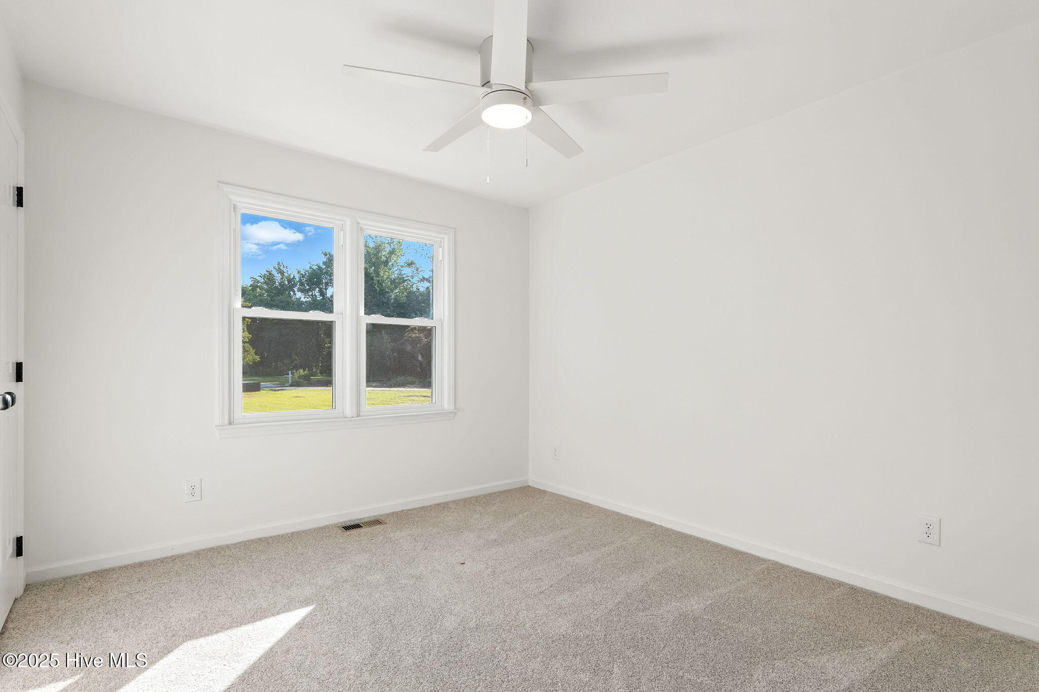 104 S Nikol Way Property Photo 25