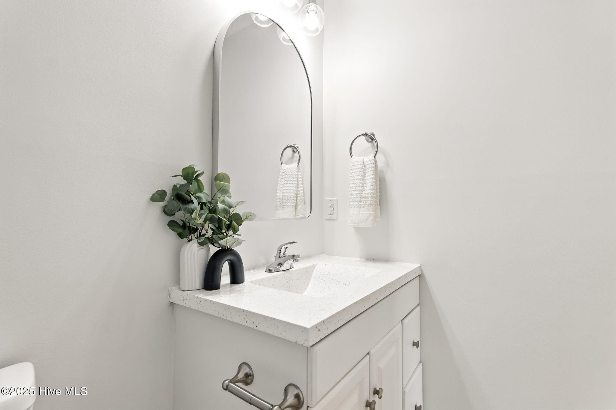 104 S Nikol Way Property Photo 29