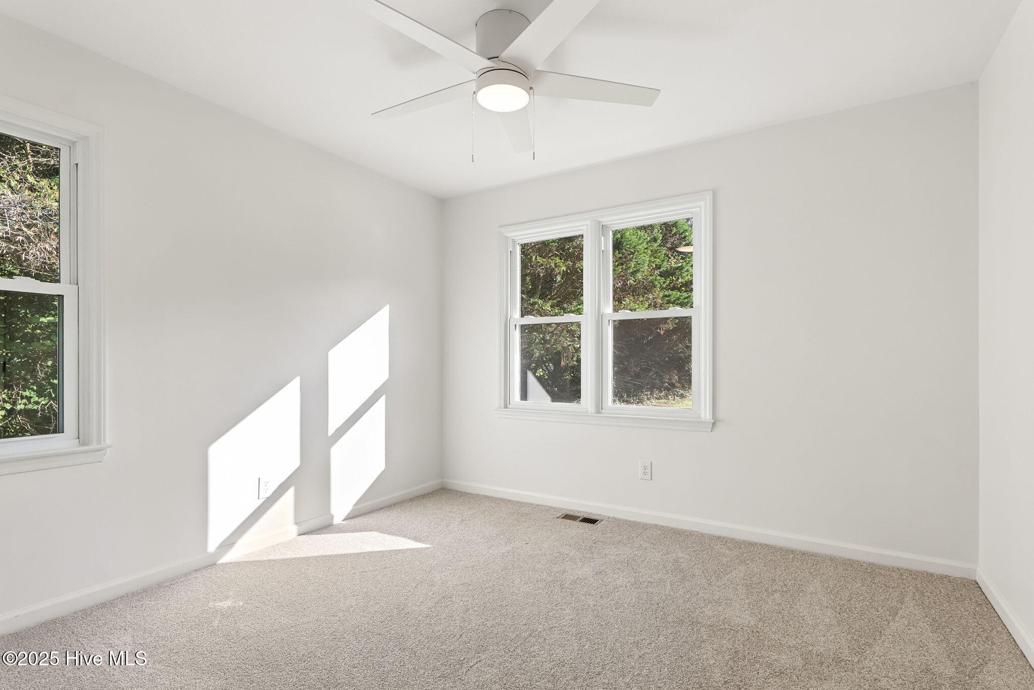 104 S Nikol Way Property Photo 30