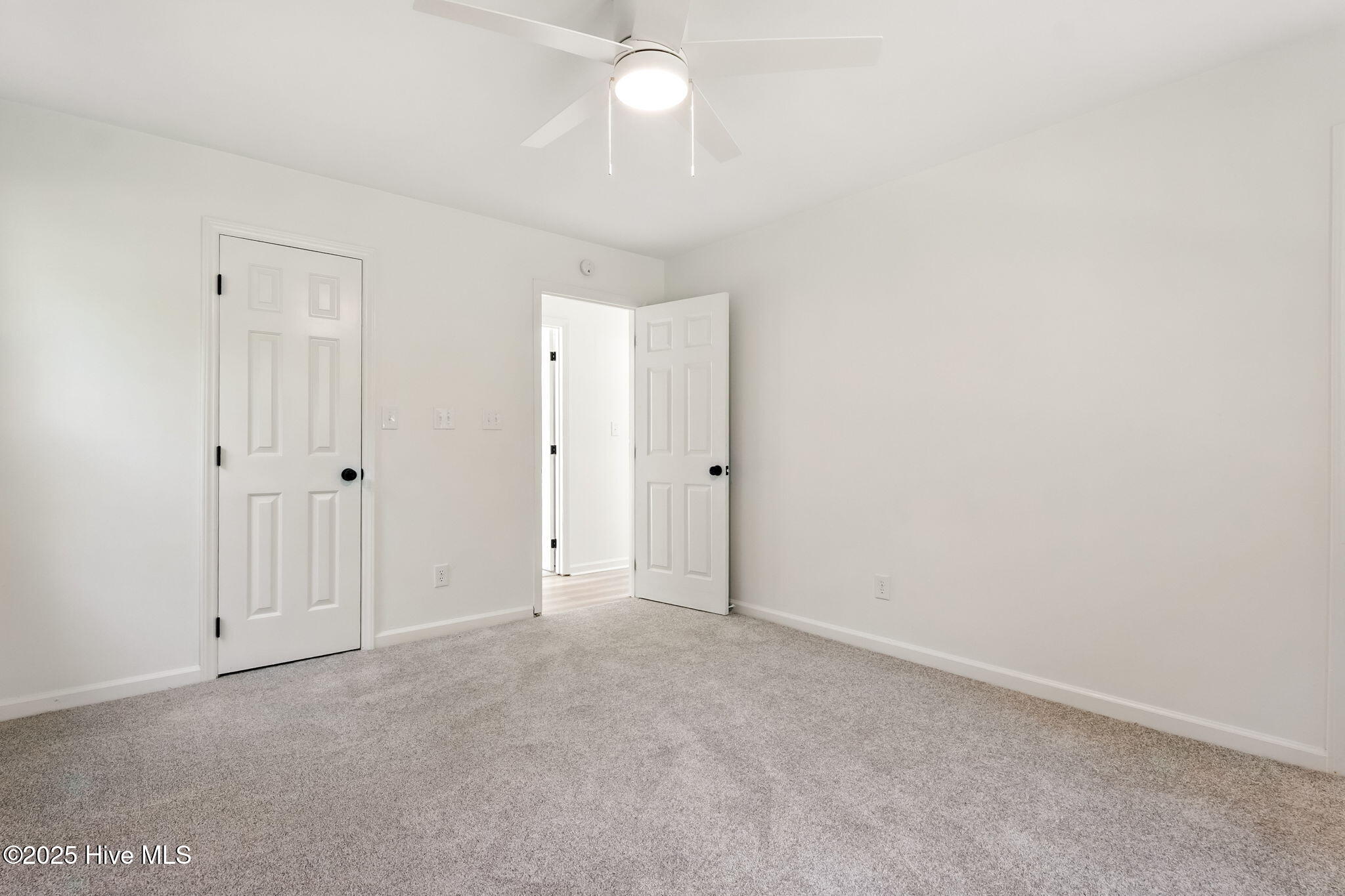 104 S Nikol Way Property Photo 33