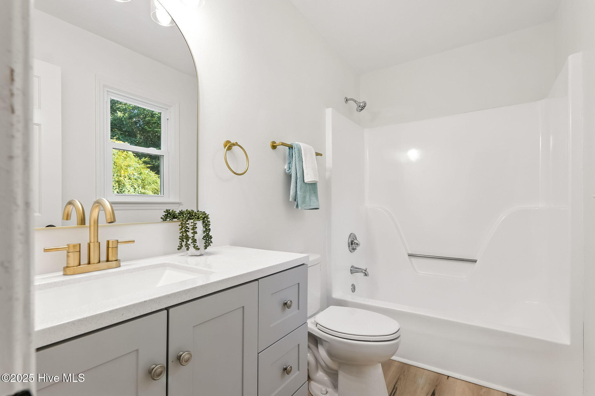 104 S Nikol Way Property Photo 34