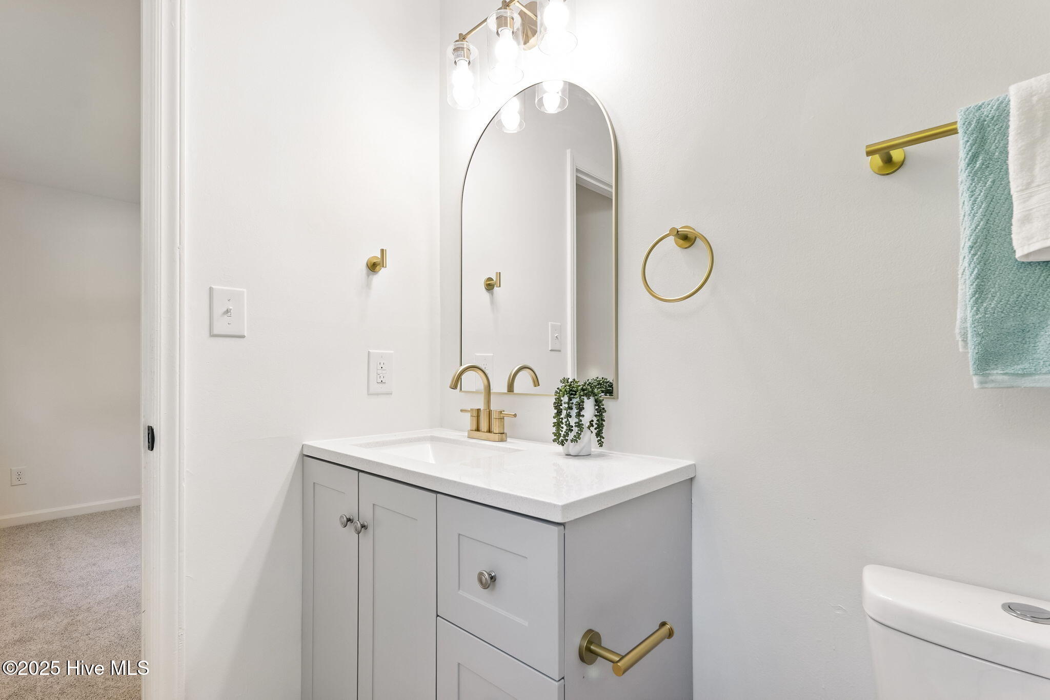104 S Nikol Way Property Photo 36