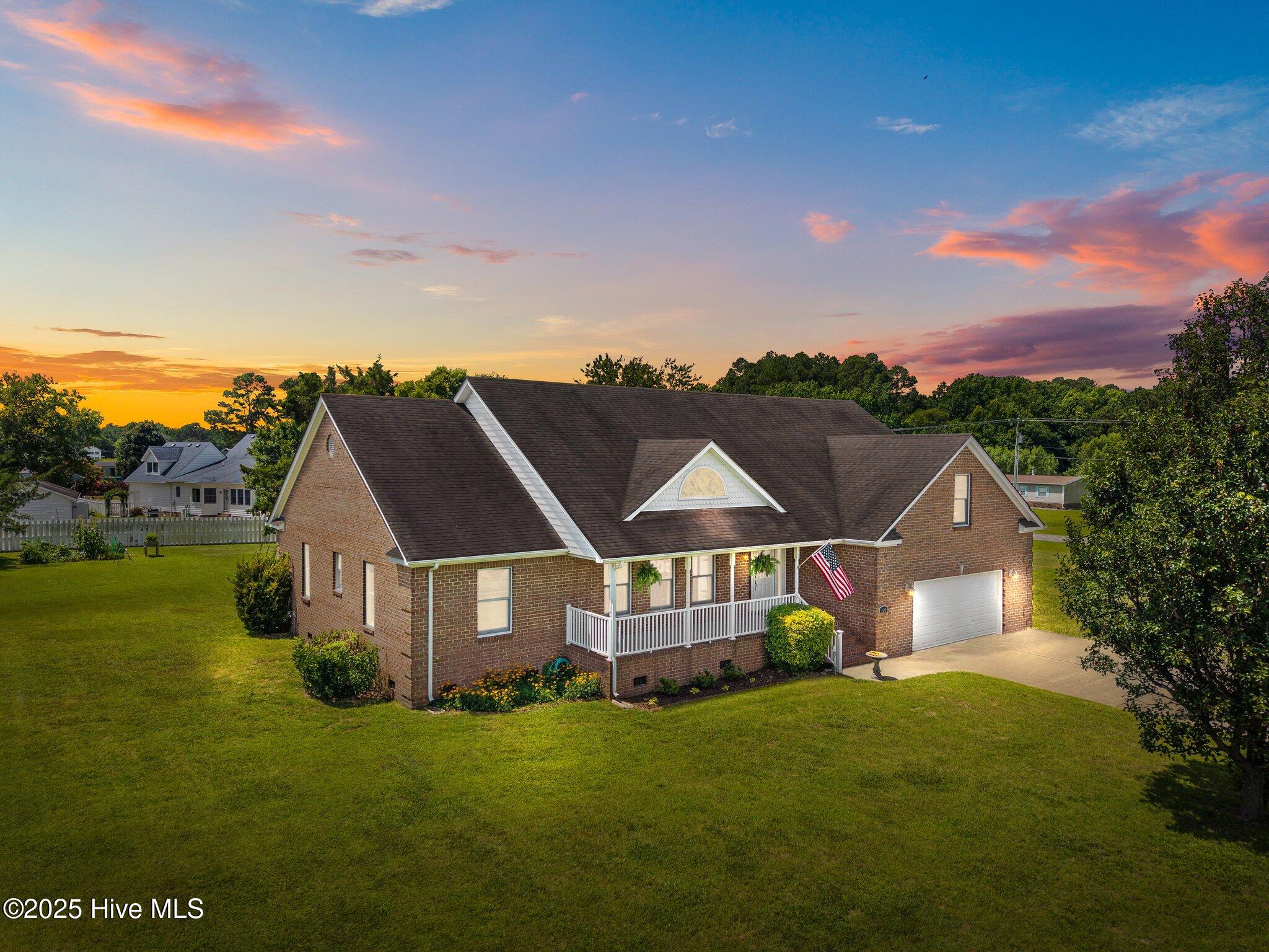 100 Whispering Pines Court Property Photo 1
