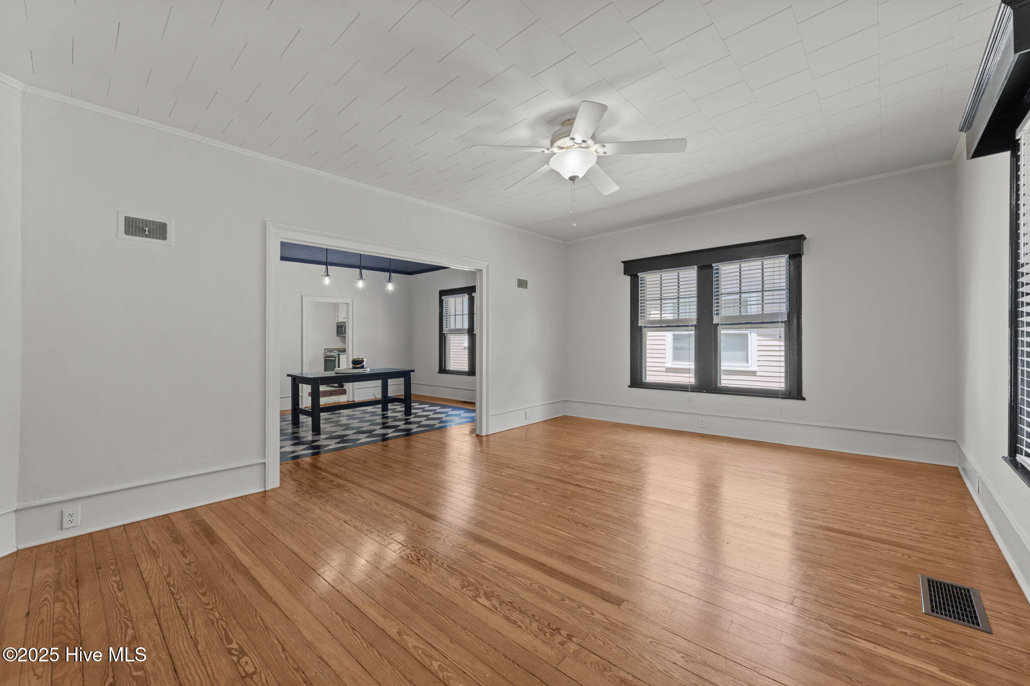 1422 Spencer Avenue Property Photo 3