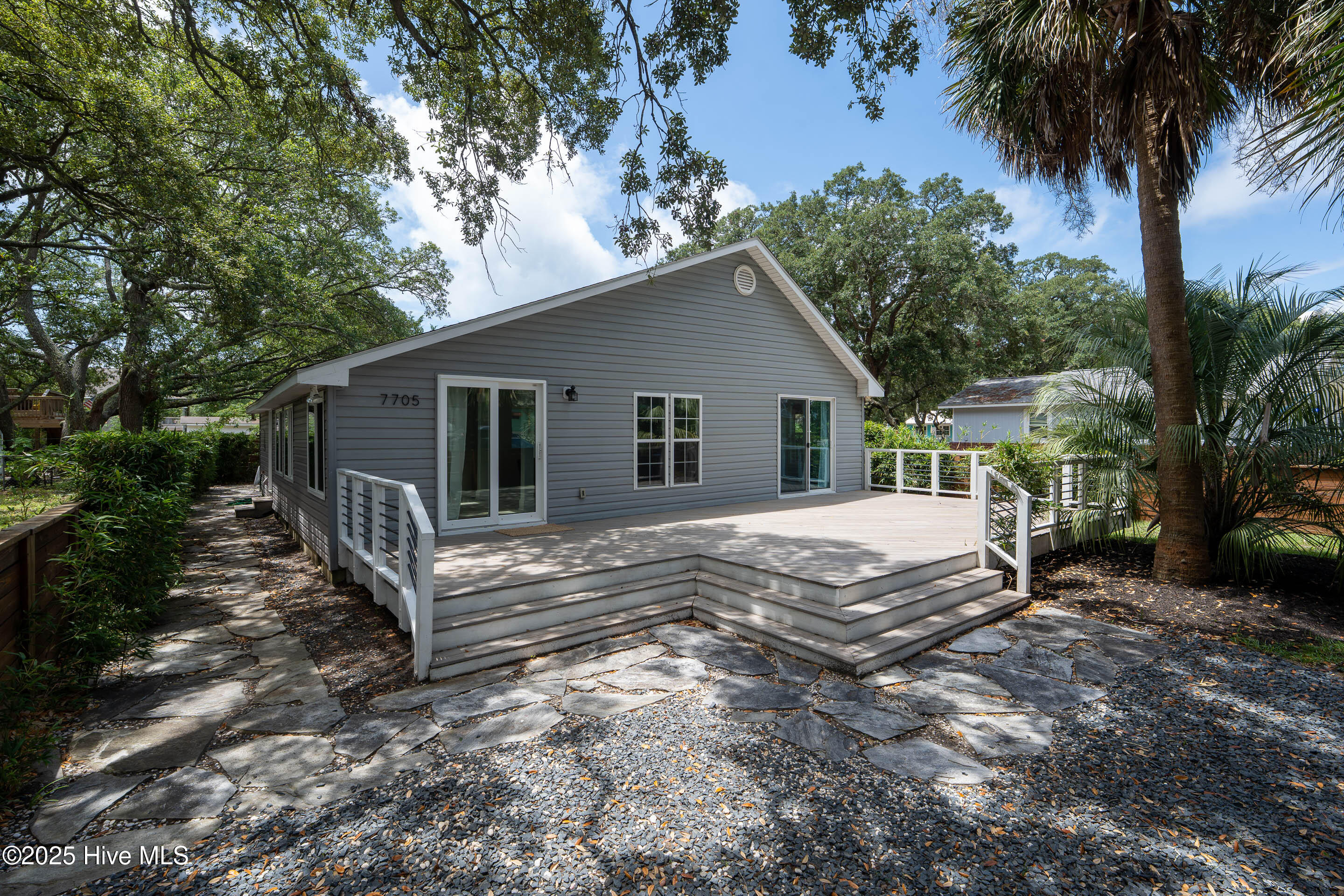 7705 E Oak Island Drive Property Photo 1