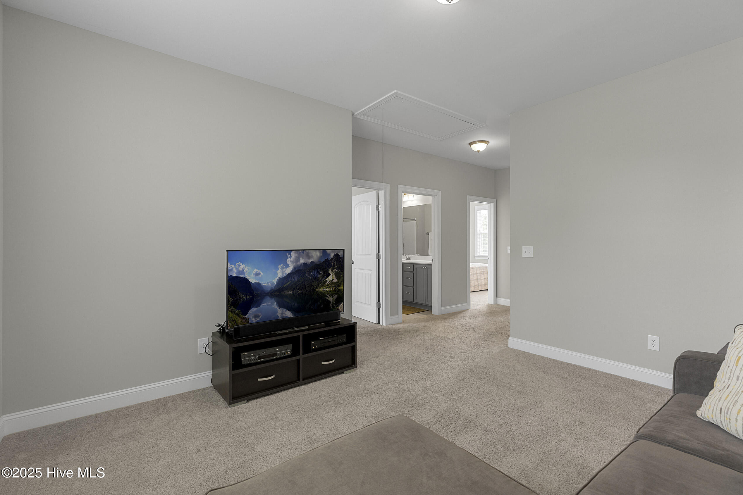 5028 Laurenbridge Lane Property Photo 32