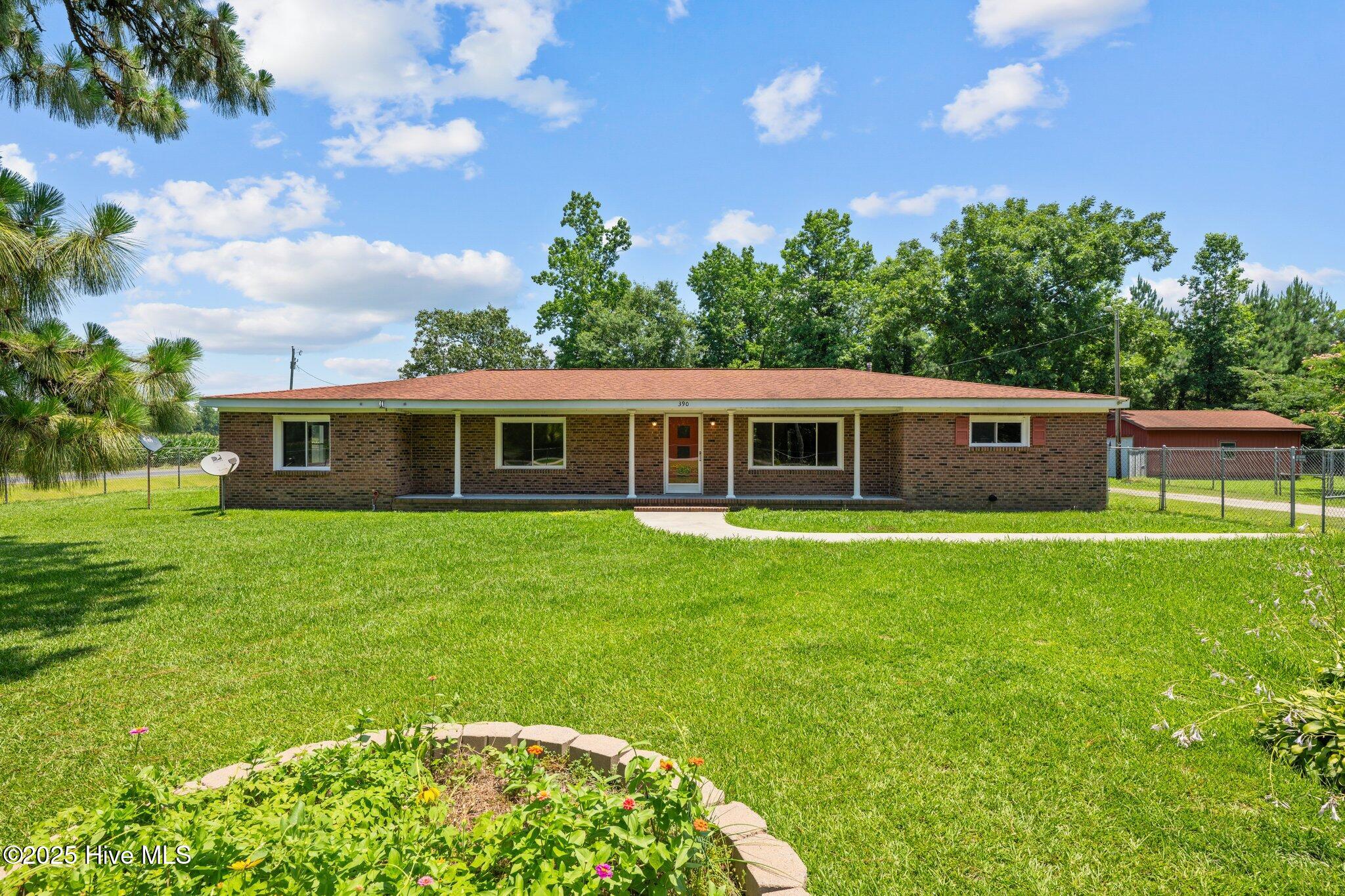390 Richardson Road Property Photo 1