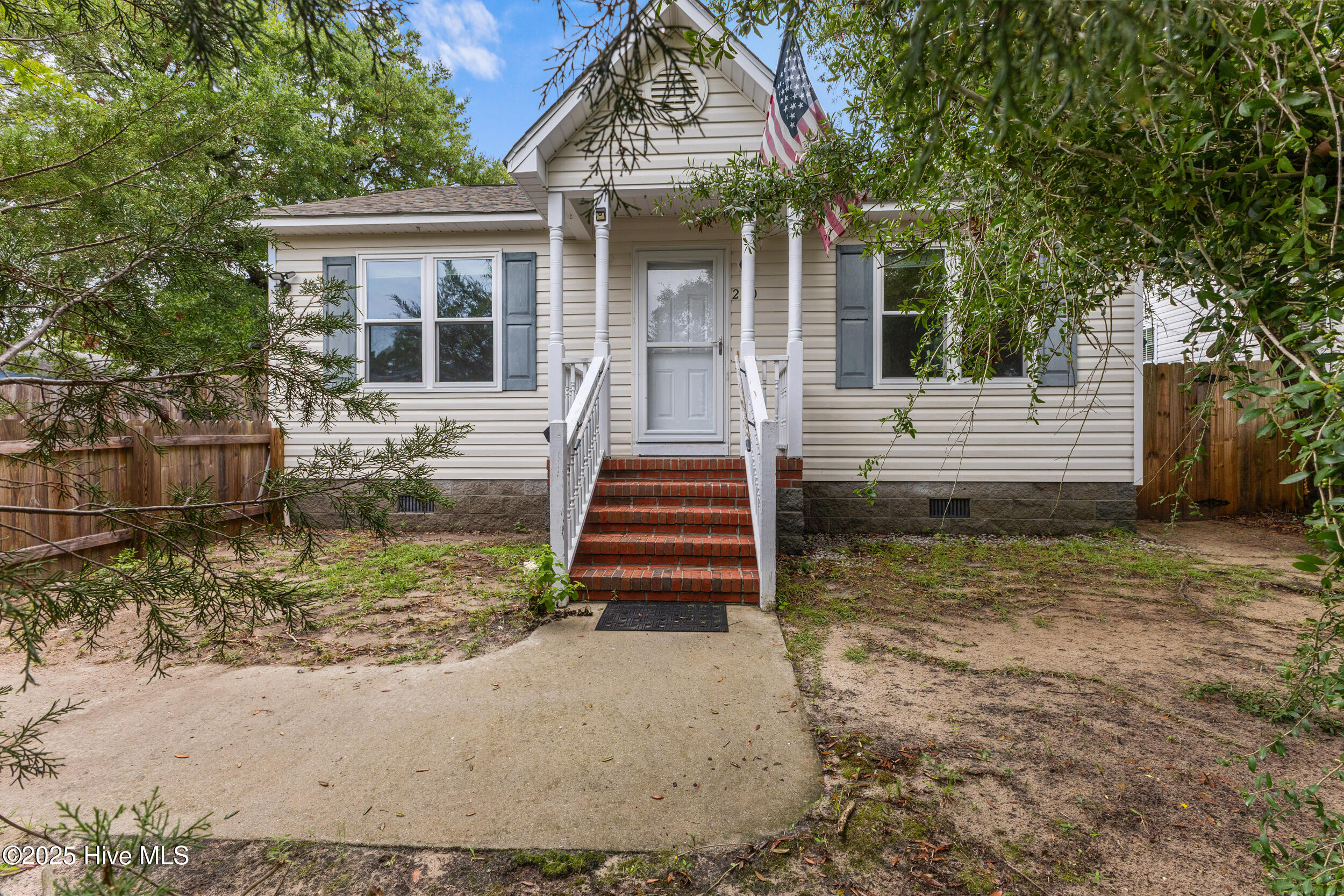 220 NE 33rd Street Property Photo 1