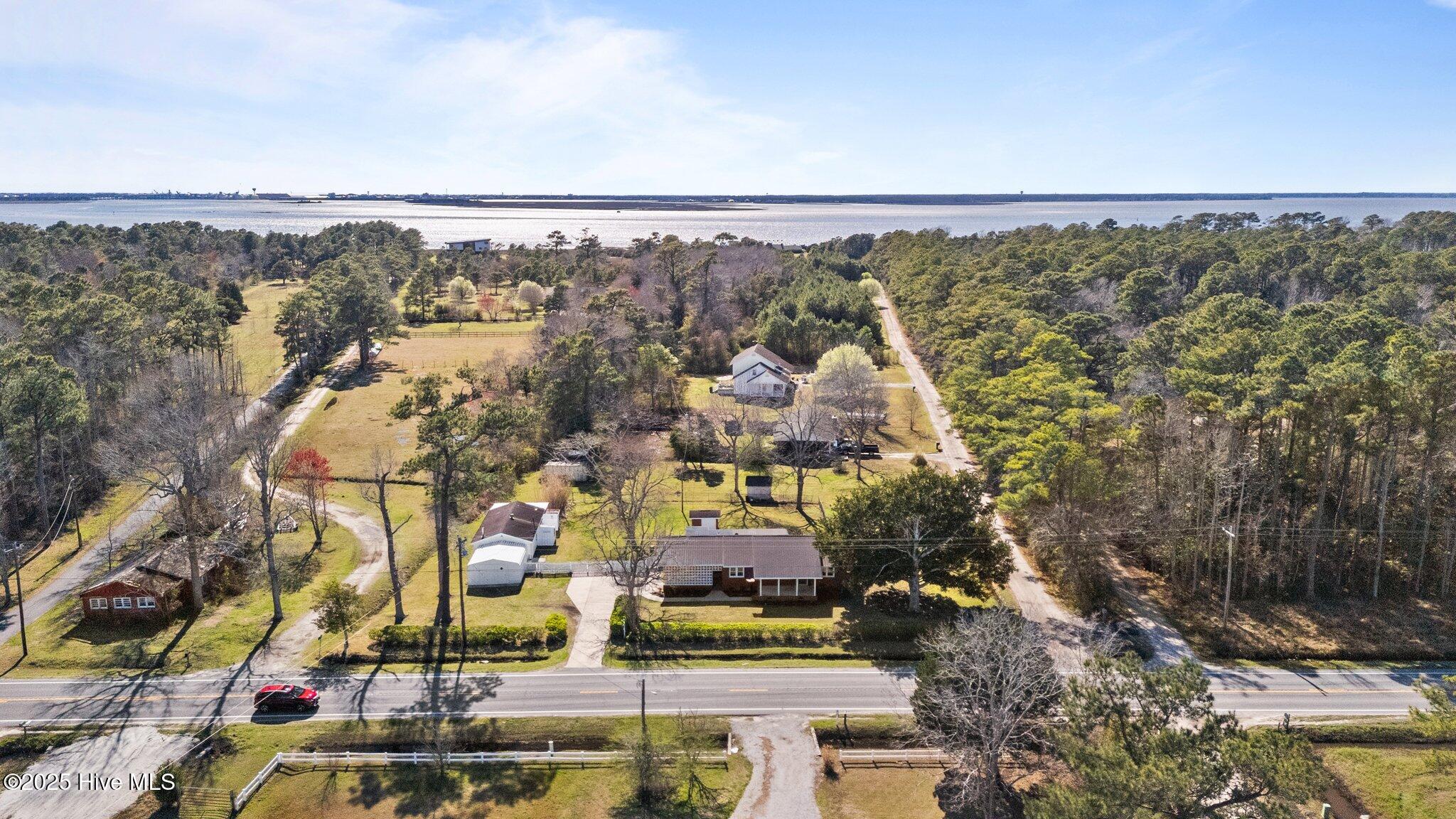 1041 Highway 101 Property Photo 1