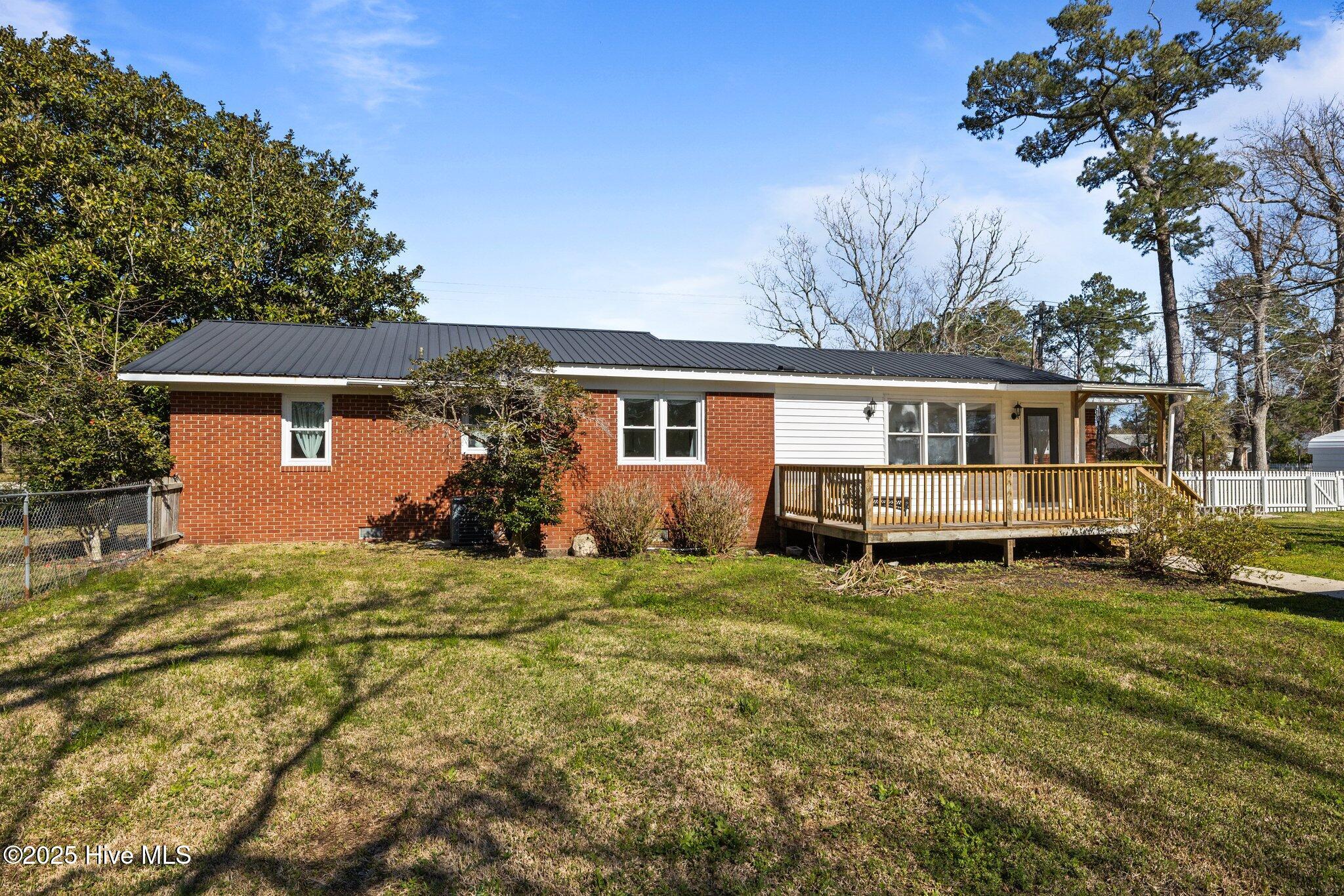 1041 Highway 101 Property Photo 3