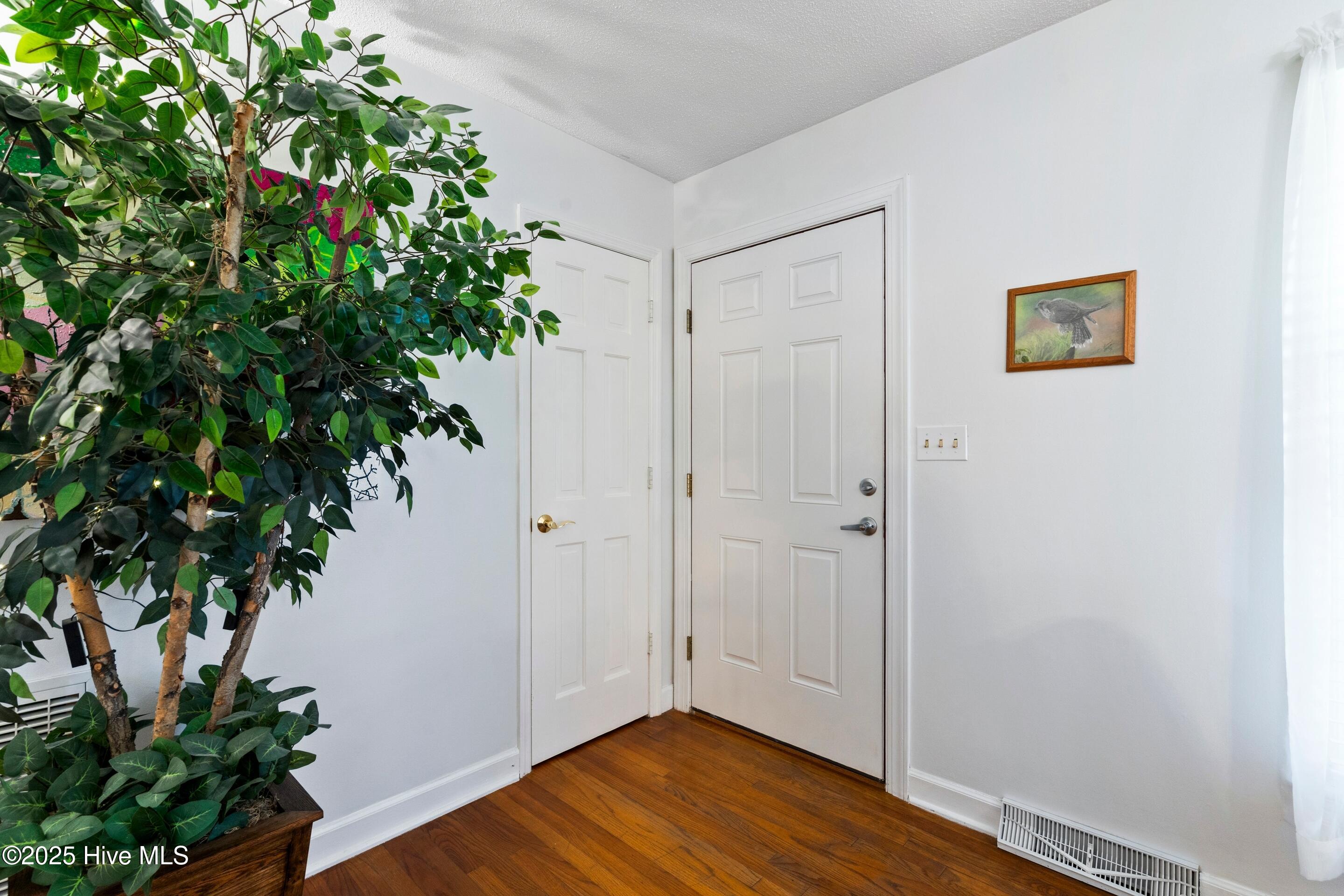 616 N Graham Street Property Photo 6