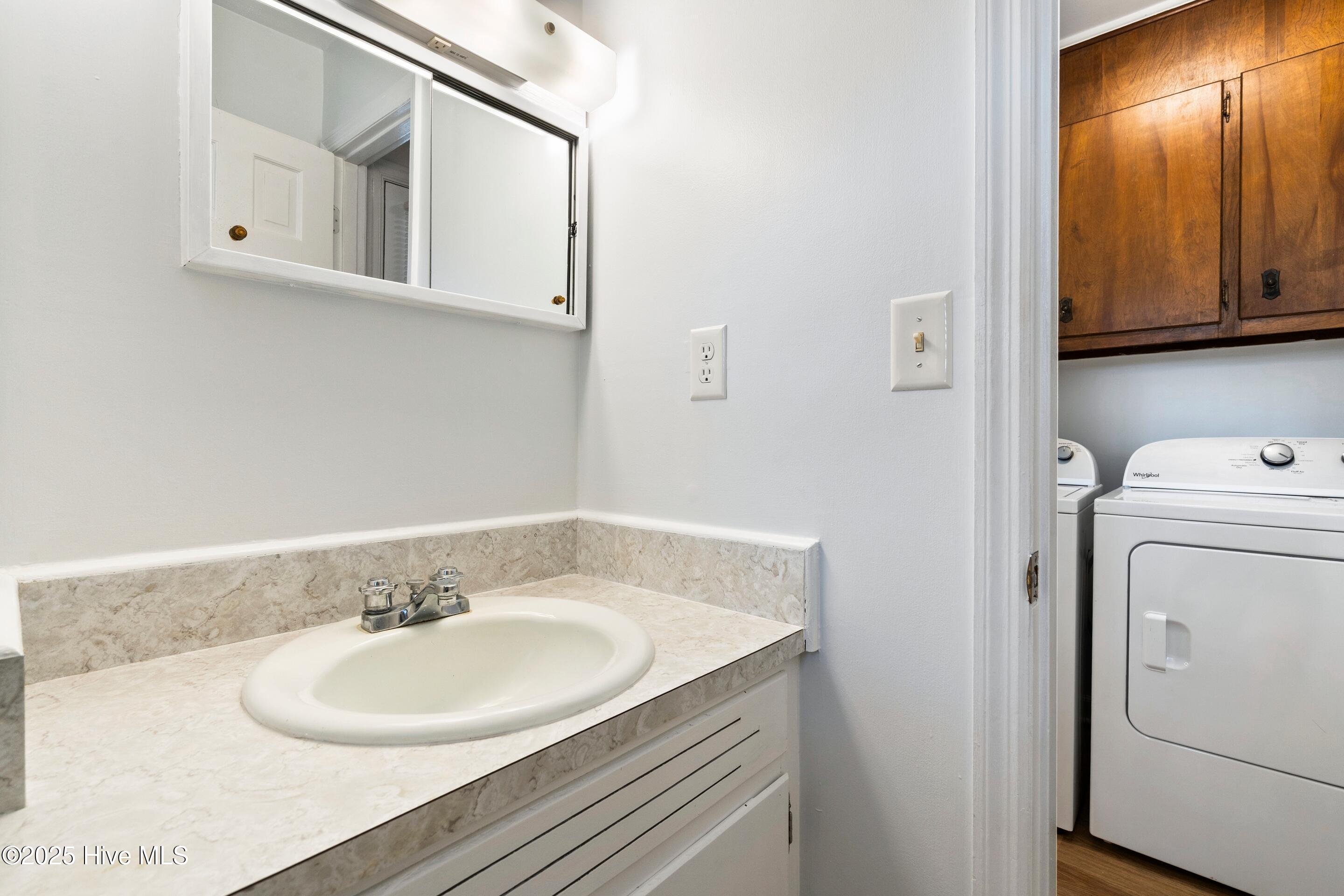 616 N Graham Street Property Photo 23