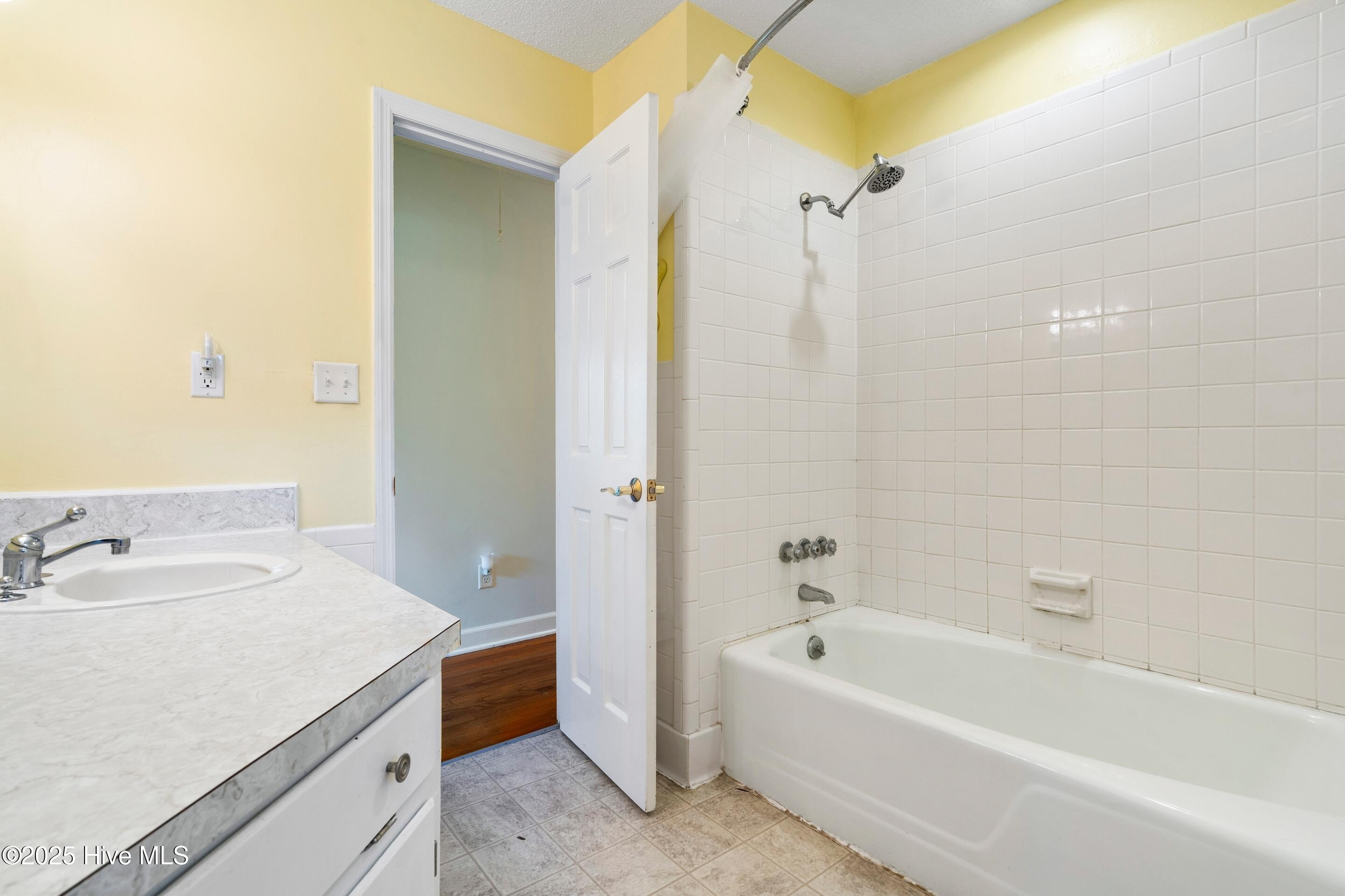 616 N Graham Street Property Photo 41