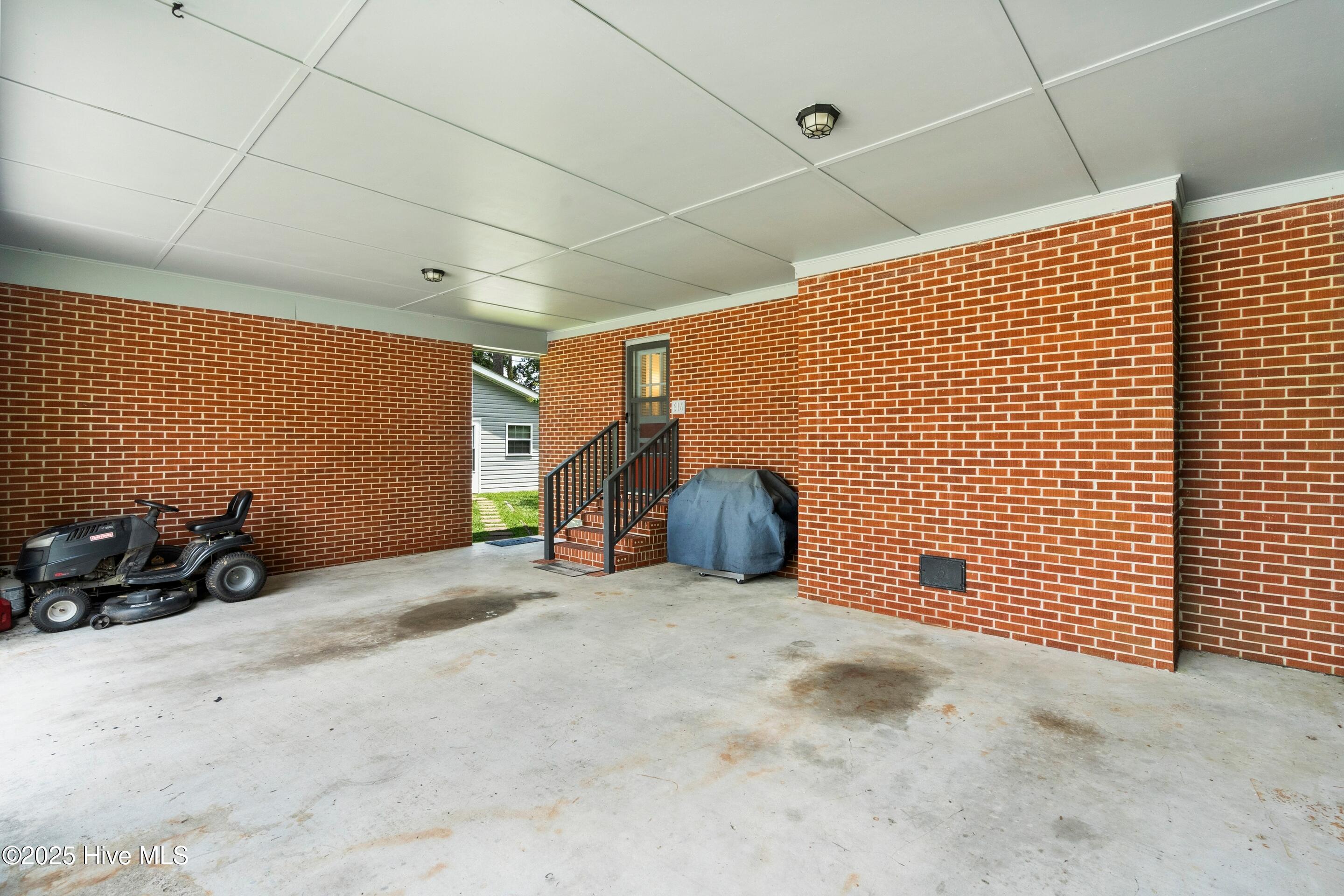 616 N Graham Street Property Photo 52