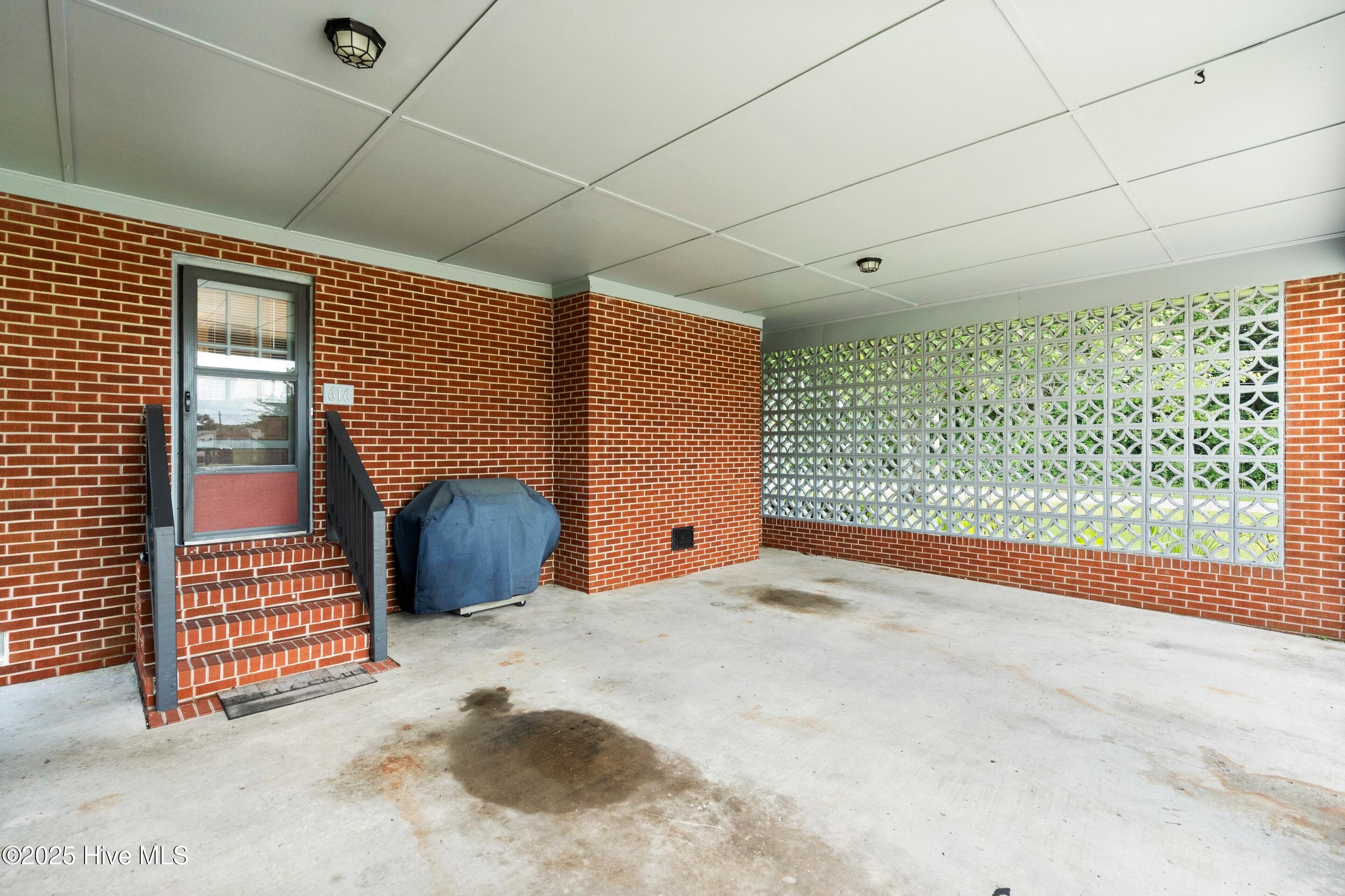 616 N Graham Street Property Photo 53