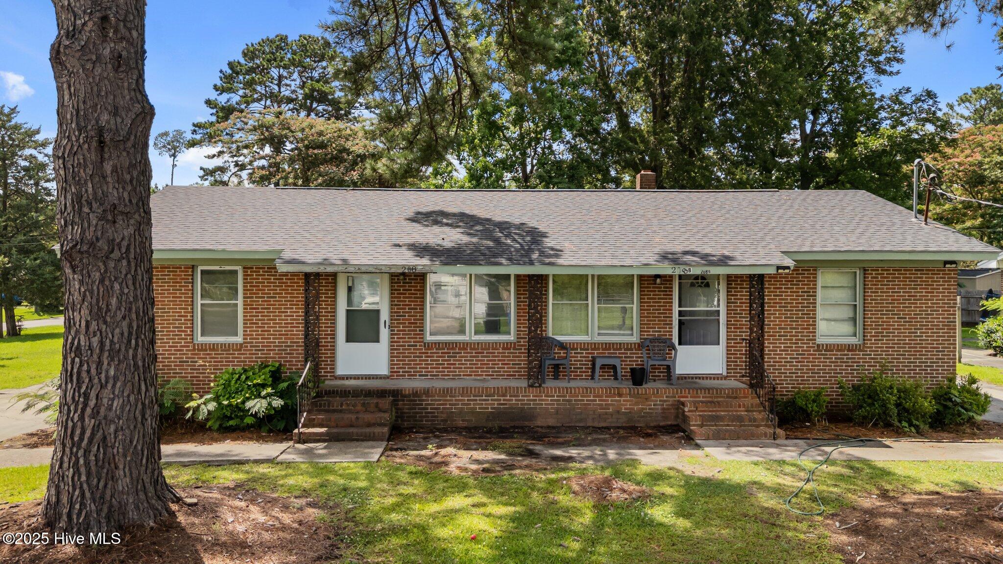 208 S Anderson Street Property Photo 1