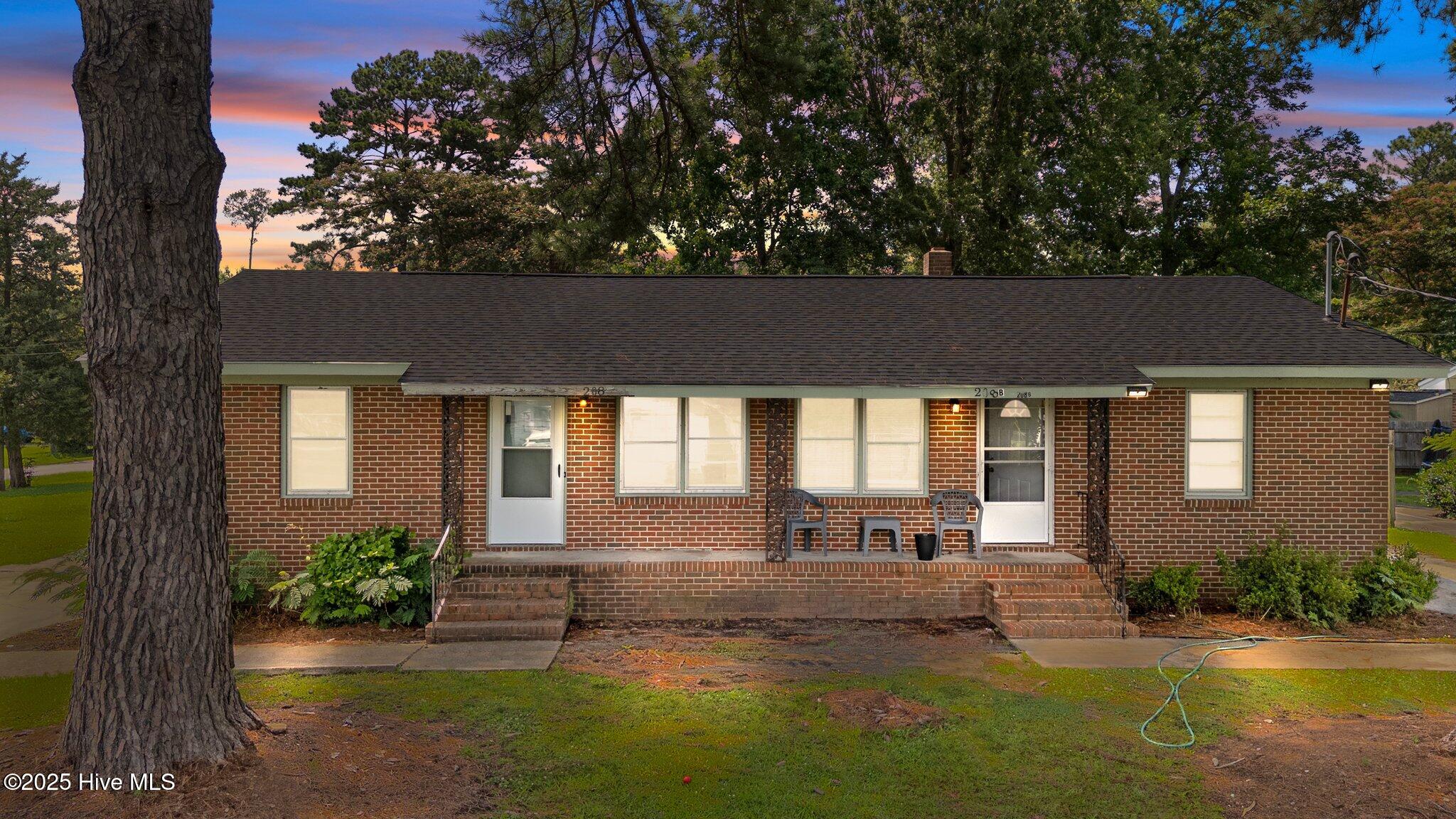 208 S Anderson Street Property Photo 2