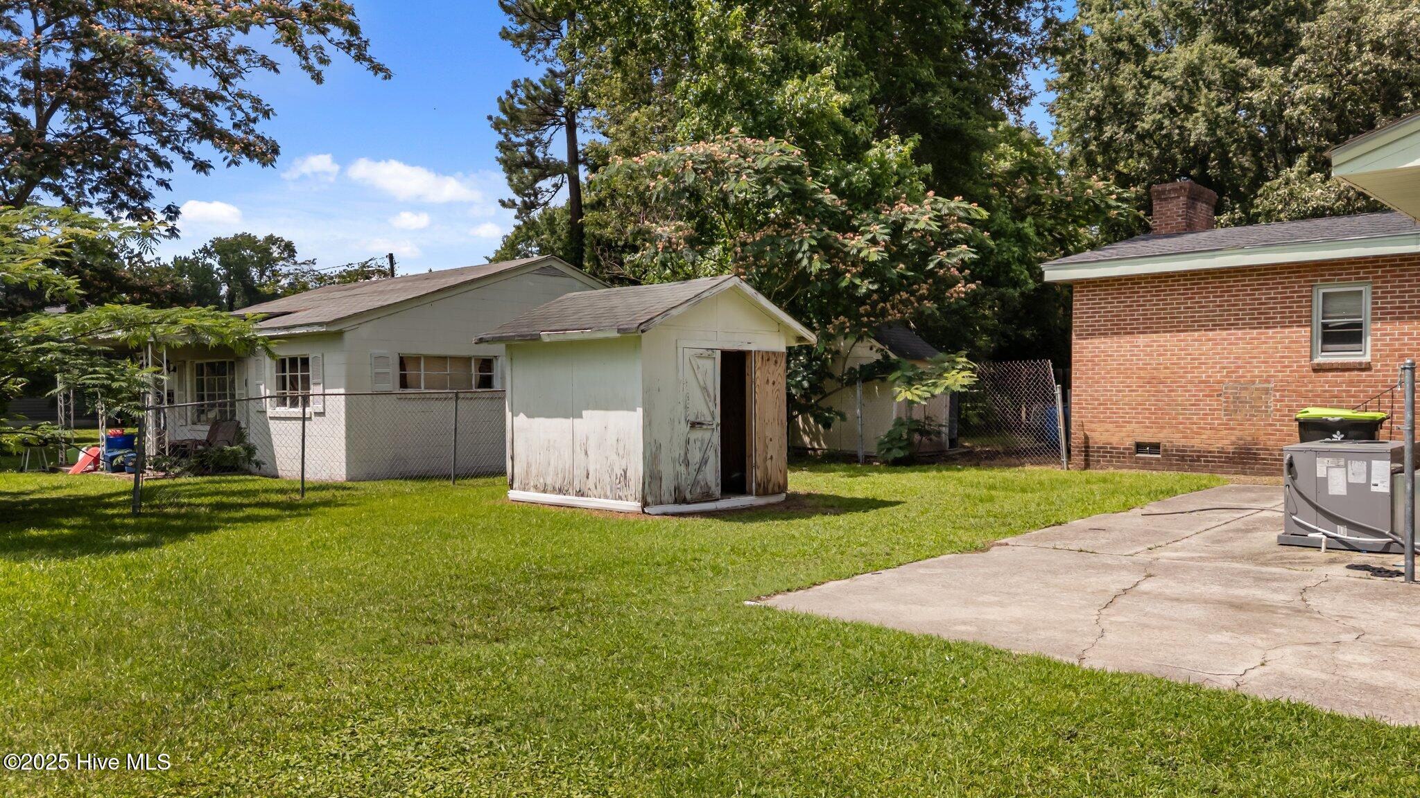 208 S Anderson Street Property Photo 4