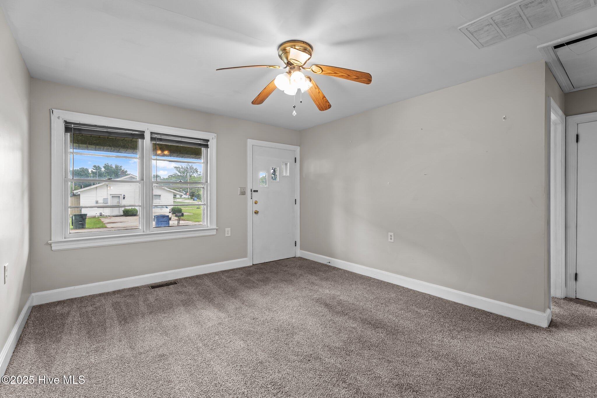 208 S Anderson Street Property Photo 8