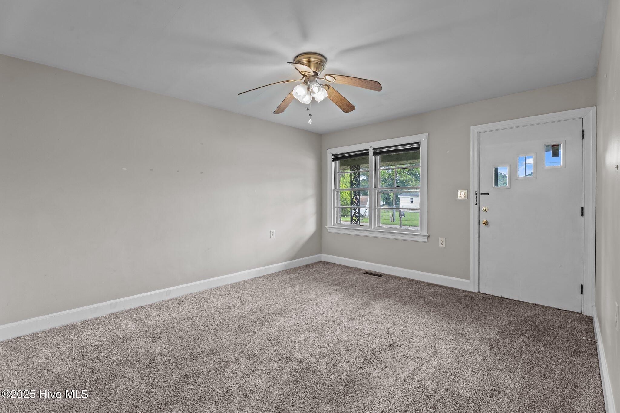 208 S Anderson Street Property Photo 9