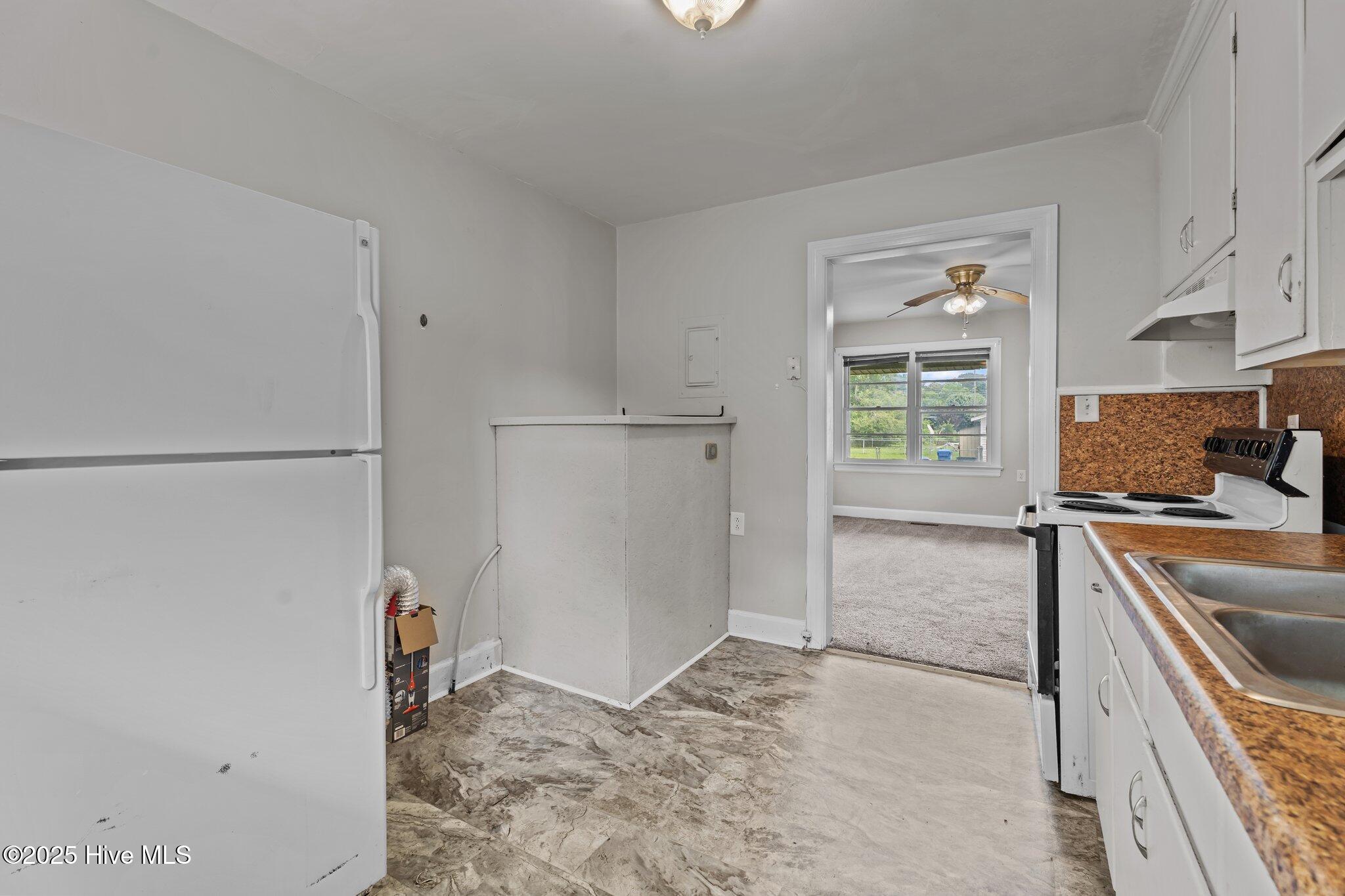 208 S Anderson Street Property Photo 11