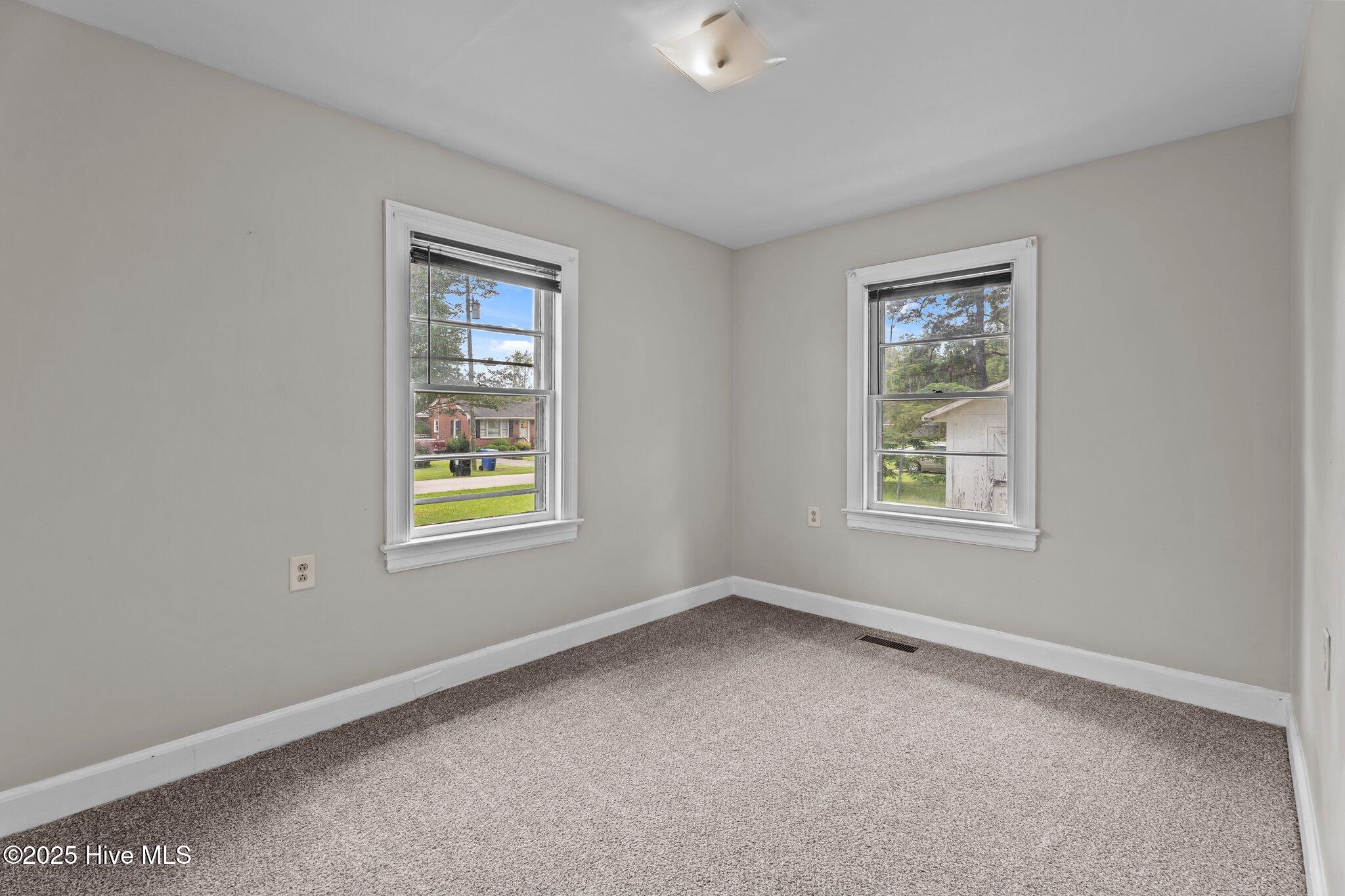 208 S Anderson Street Property Photo 15