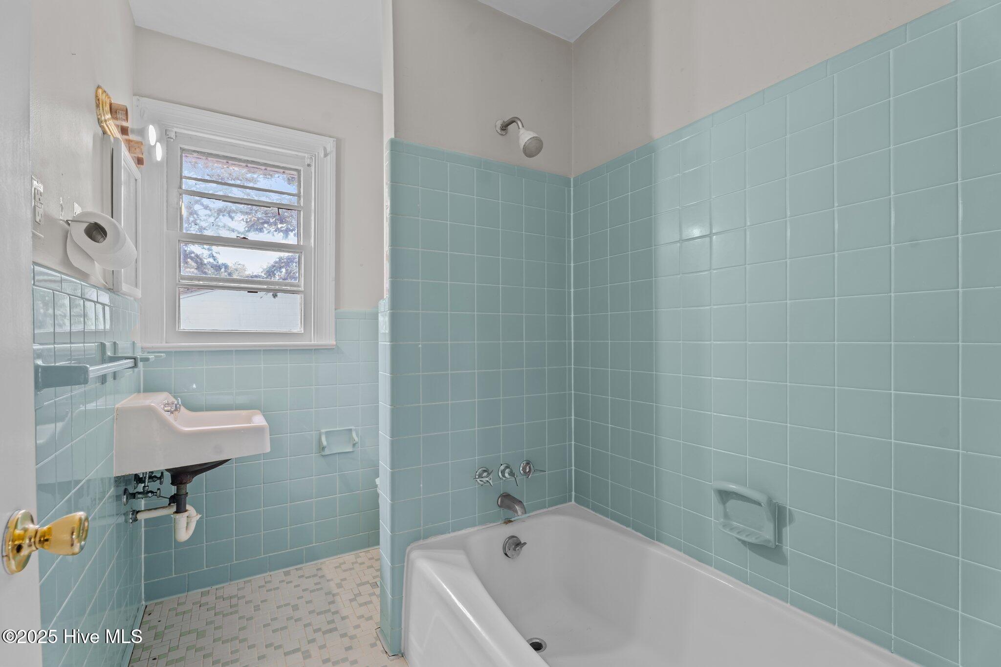 208 S Anderson Street Property Photo 17