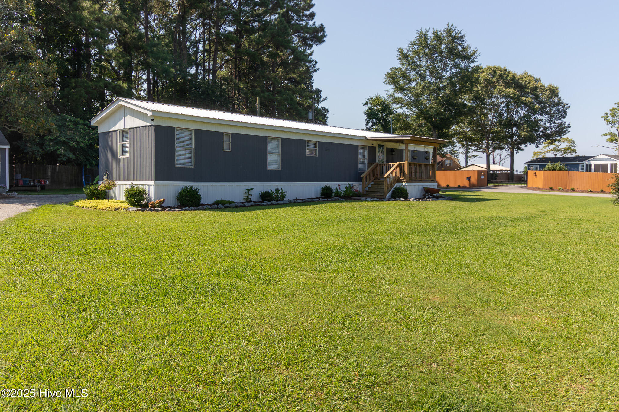 106 Pirates Trail Property Photo 1