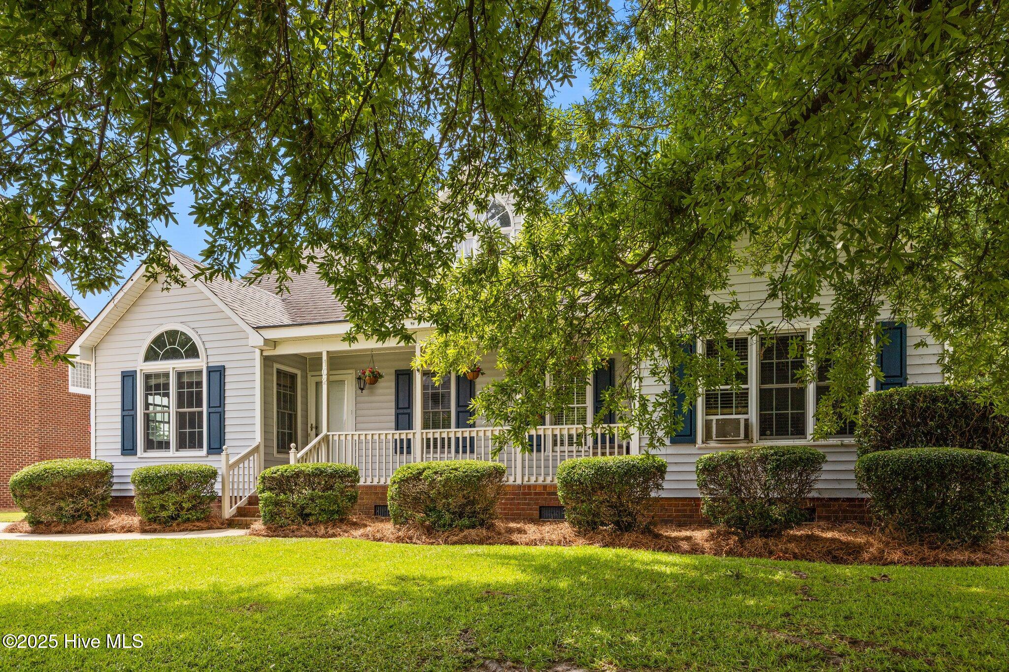 102 White Oak Drive Property Photo 1