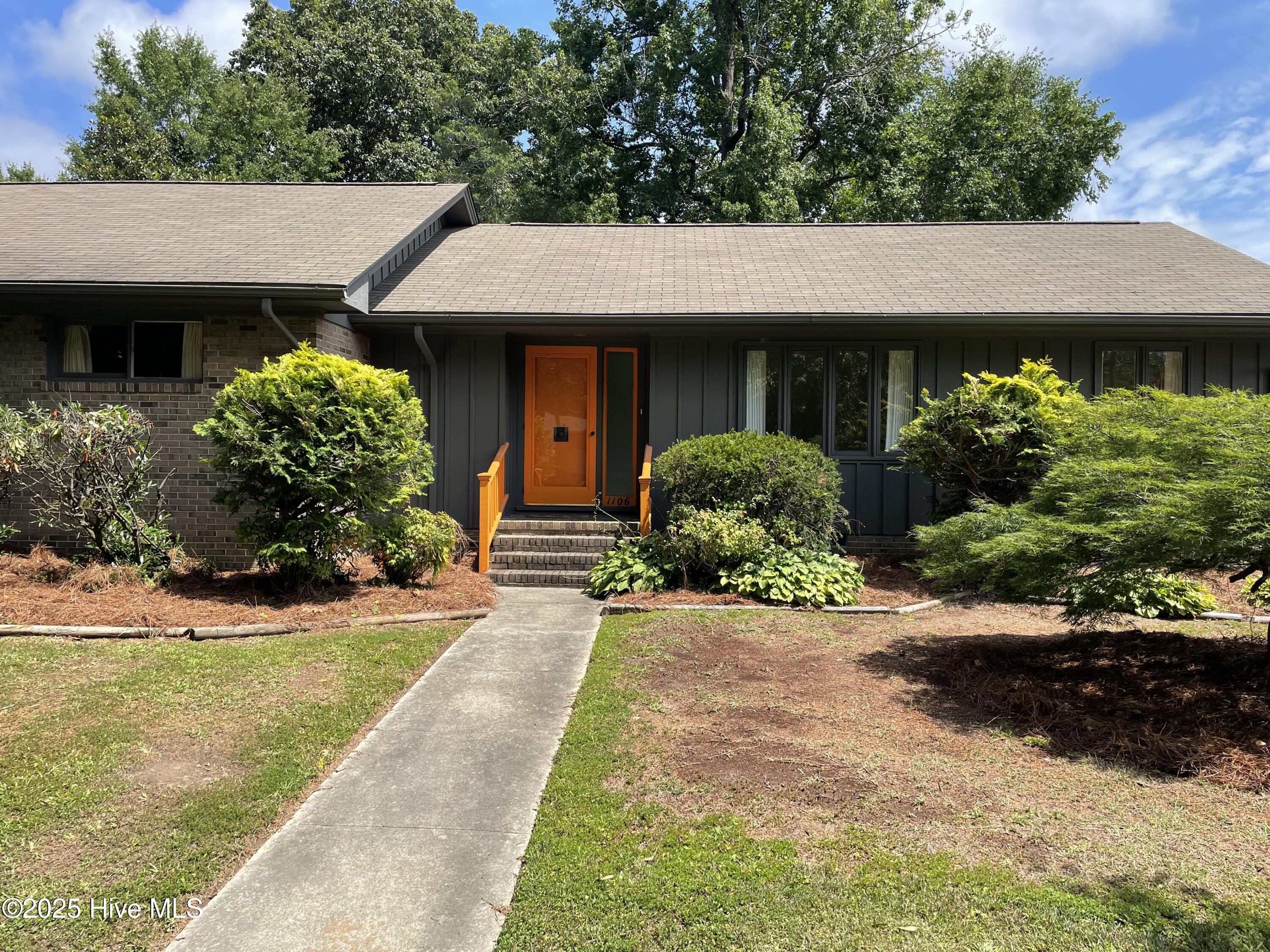 1106 Parkside Drive Property Photo 1
