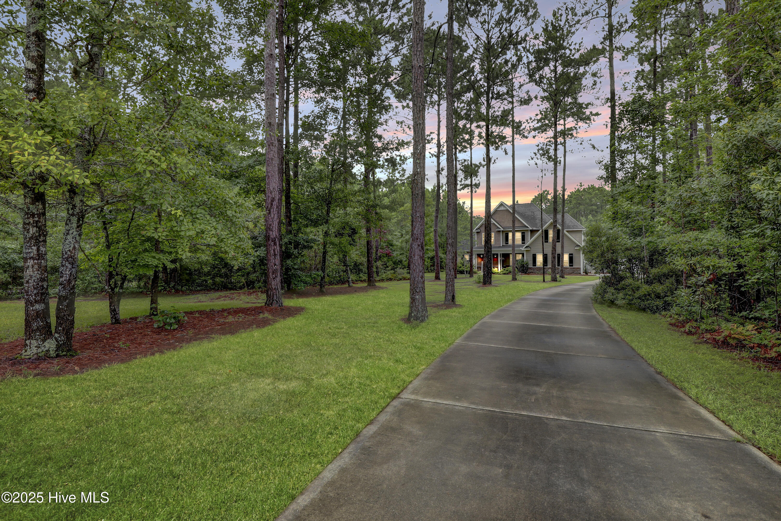 606 Gena Vee Court Property Photo 2