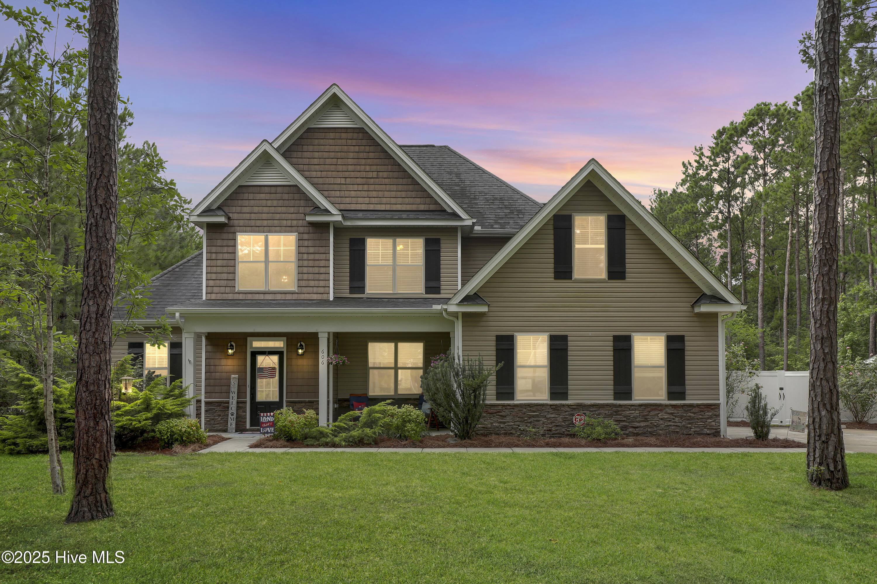 606 Gena Vee Court Property Photo 4