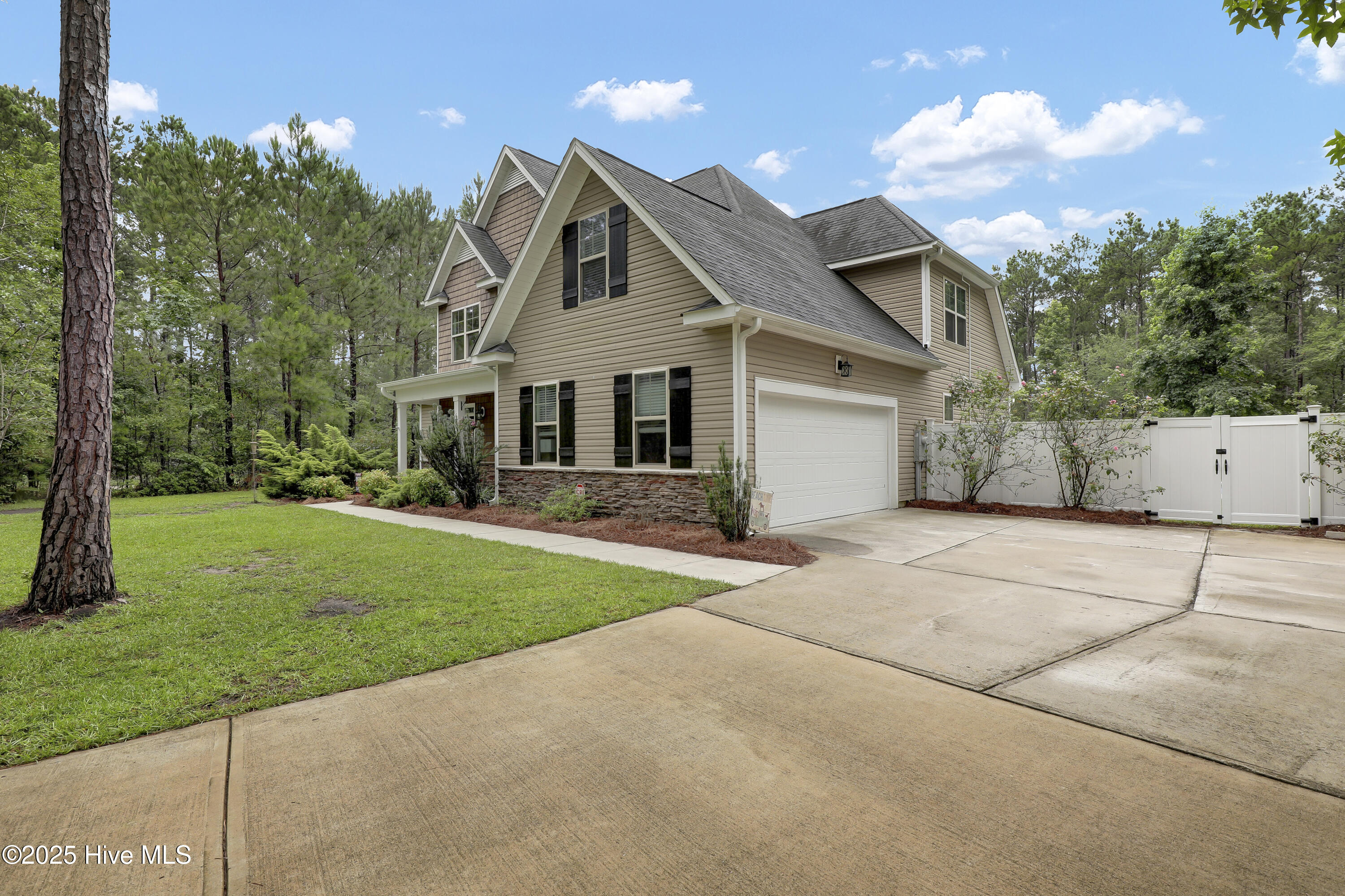 606 Gena Vee Court Property Photo 8
