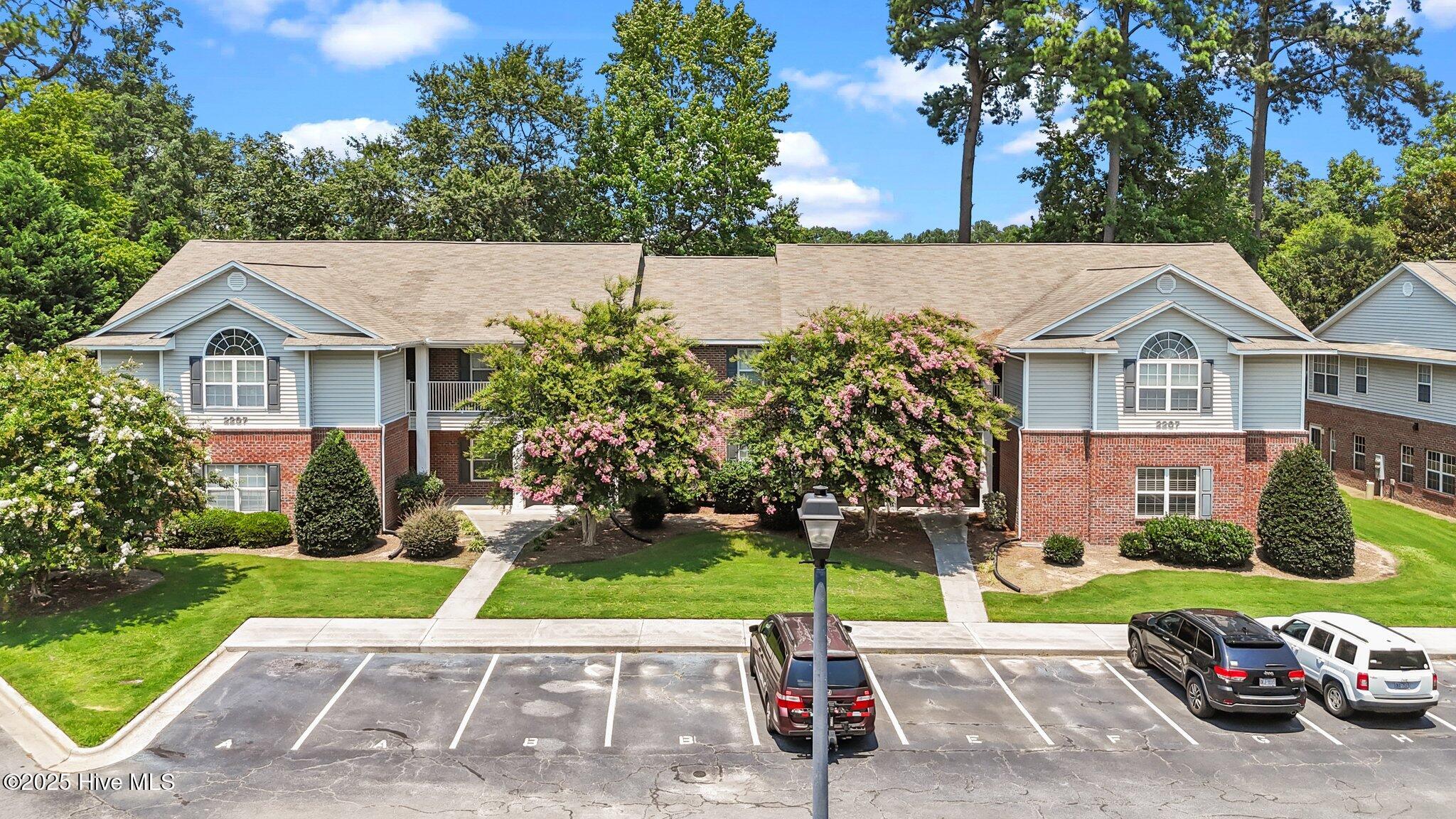 2207 Locksley Woods Drive E Property Photo 1