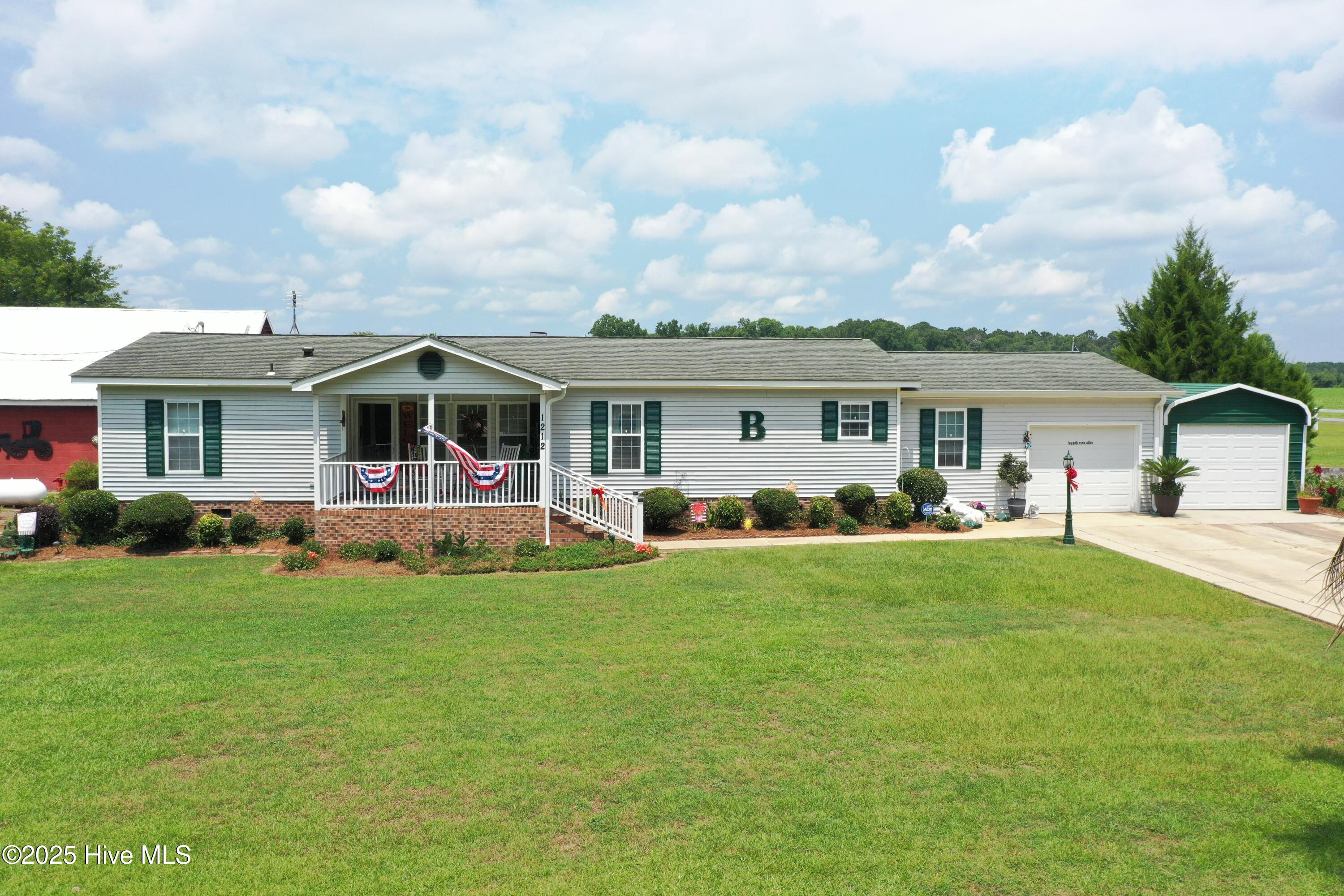 1212 S Creek Road Property Photo 2