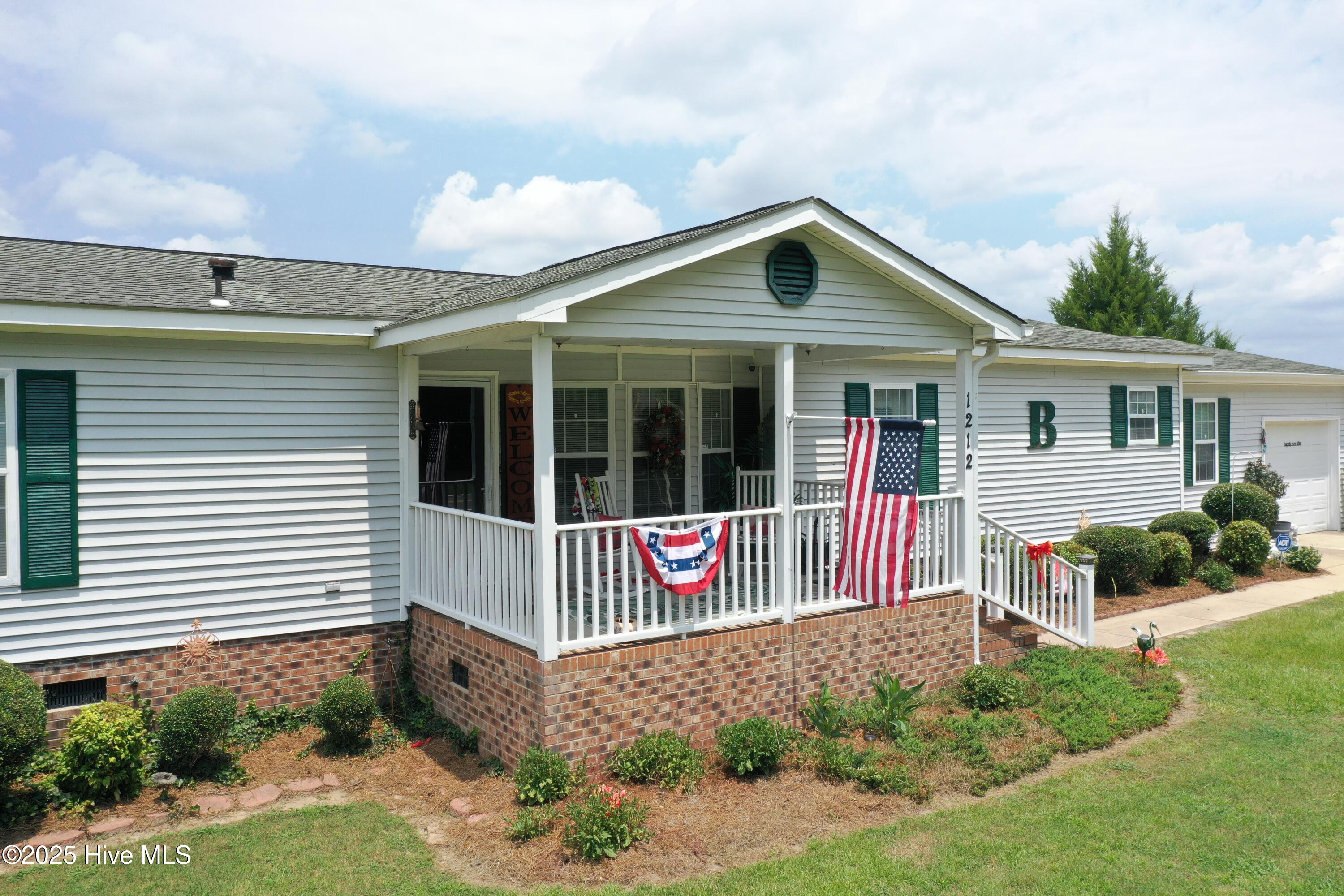 1212 S Creek Road Property Photo 3