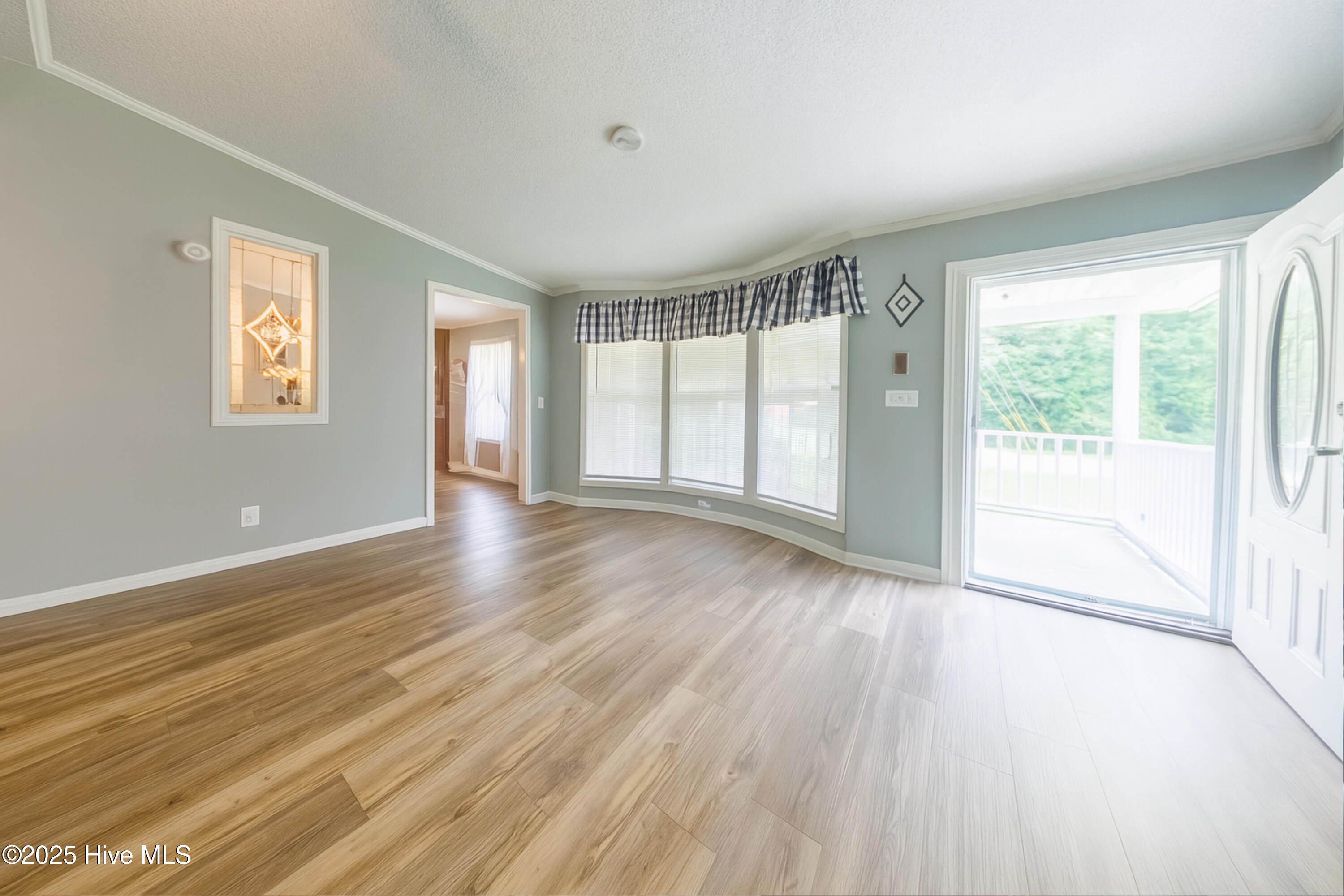 1212 S Creek Road Property Photo 9