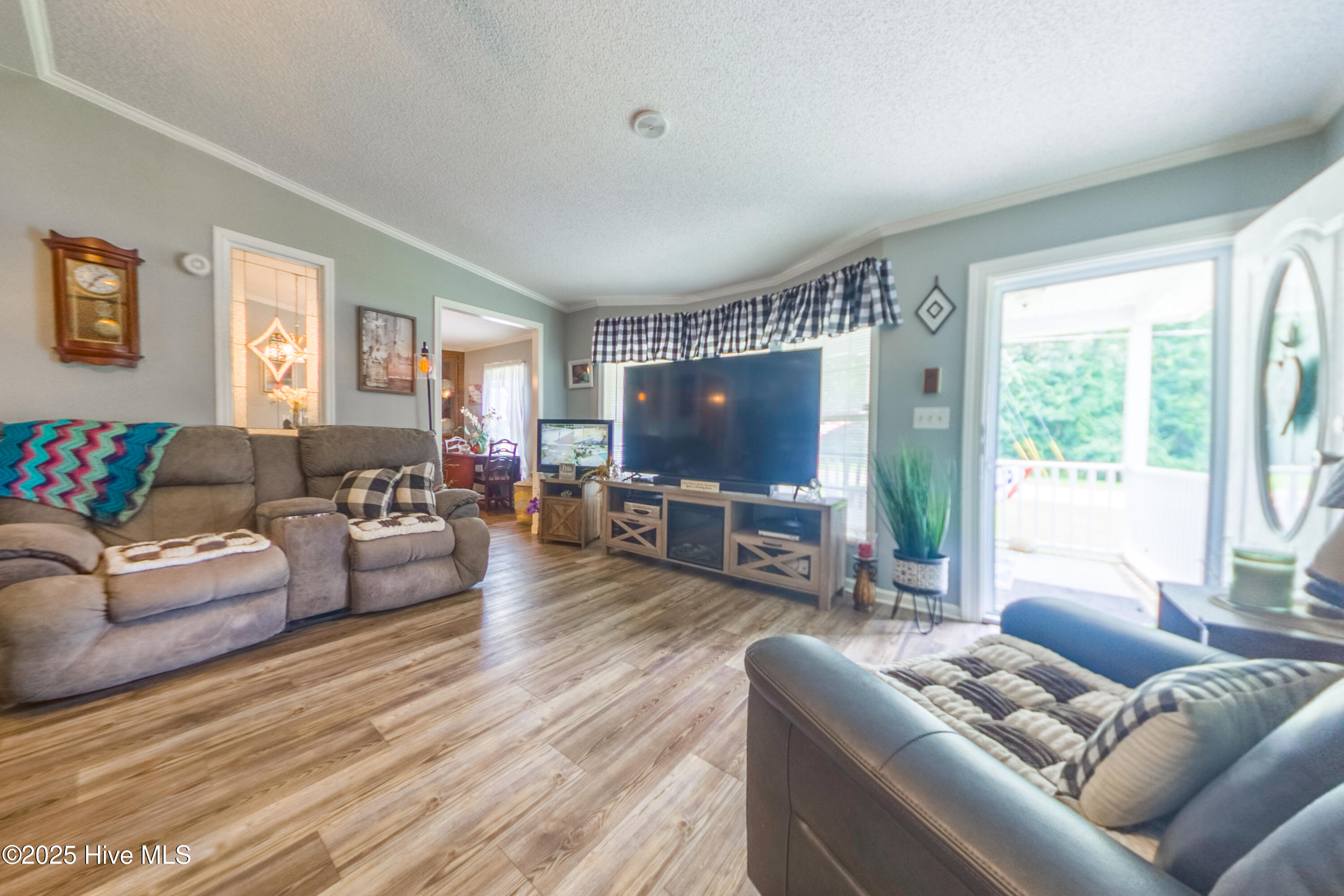1212 S Creek Road Property Photo 10