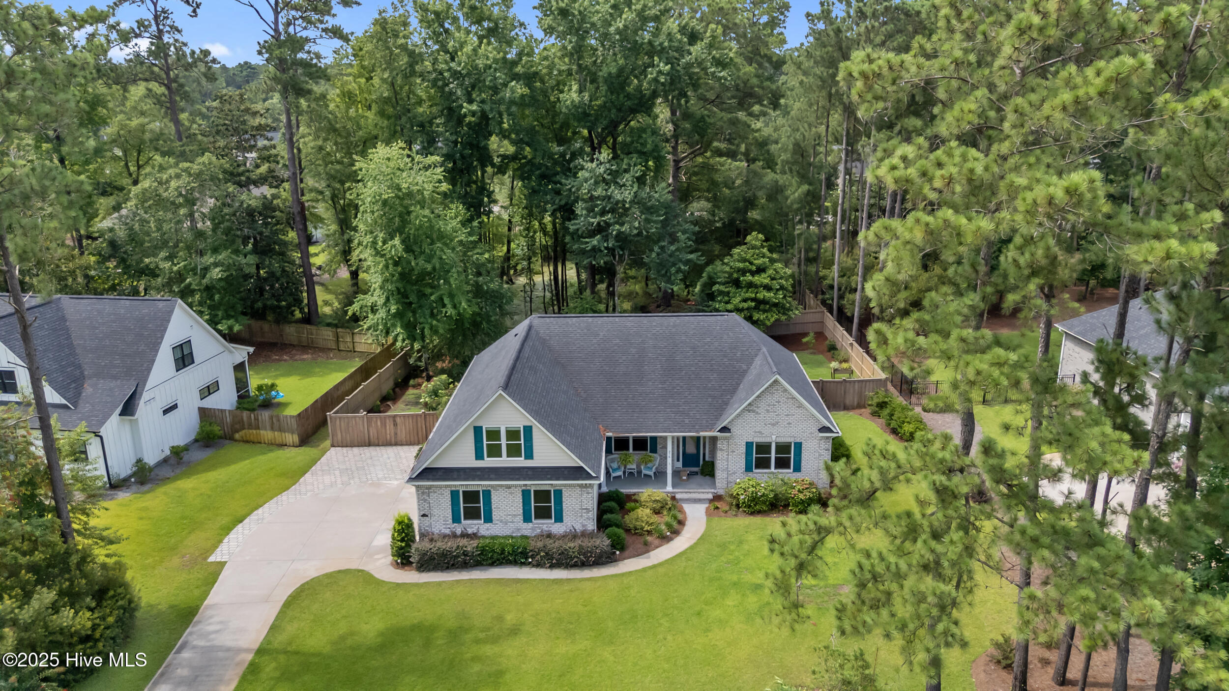 376 Crown Pointe Drive Property Photo 1