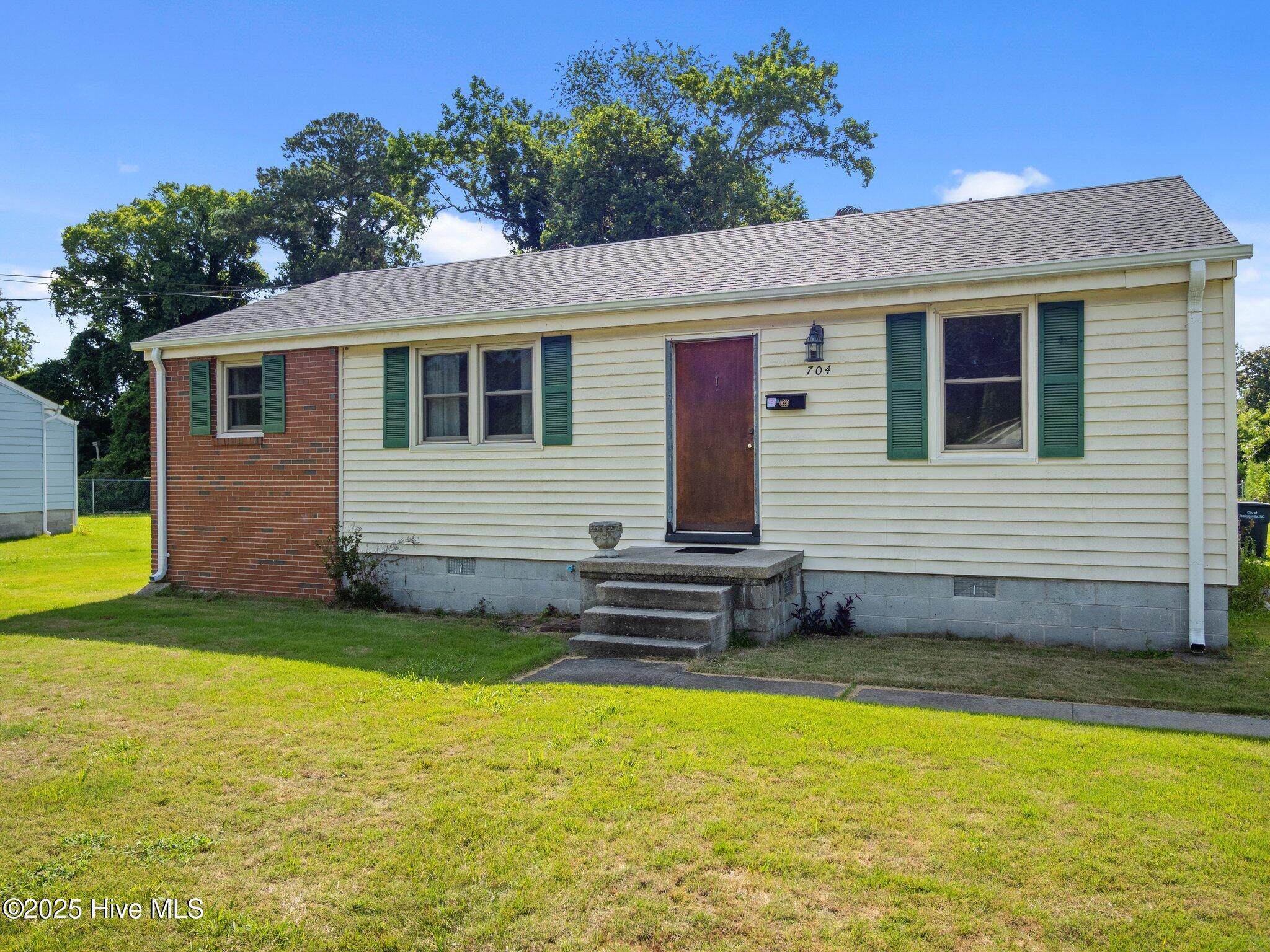 704 Seminole Trail Property Photo 1