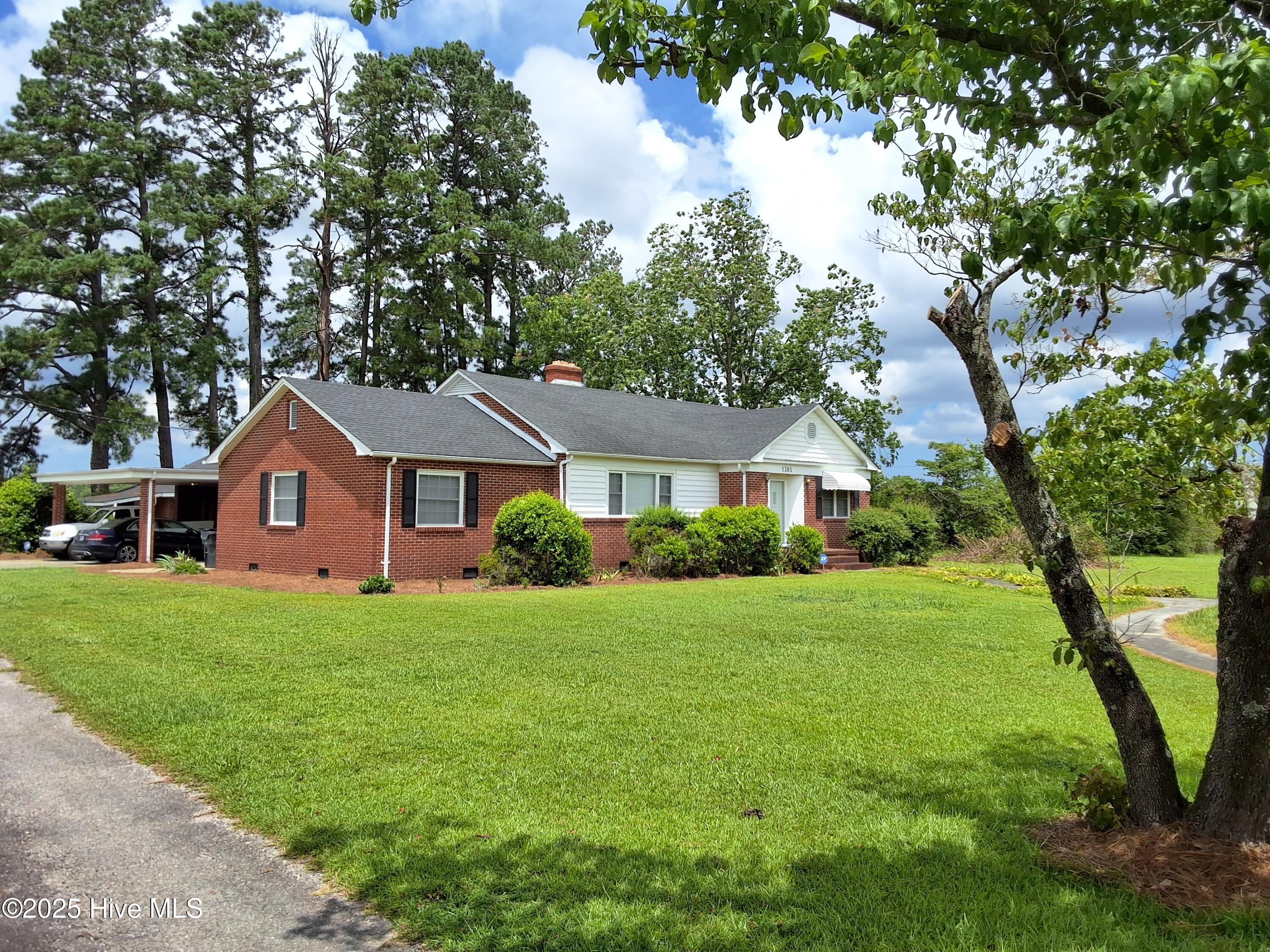 1385 Willoughby Road