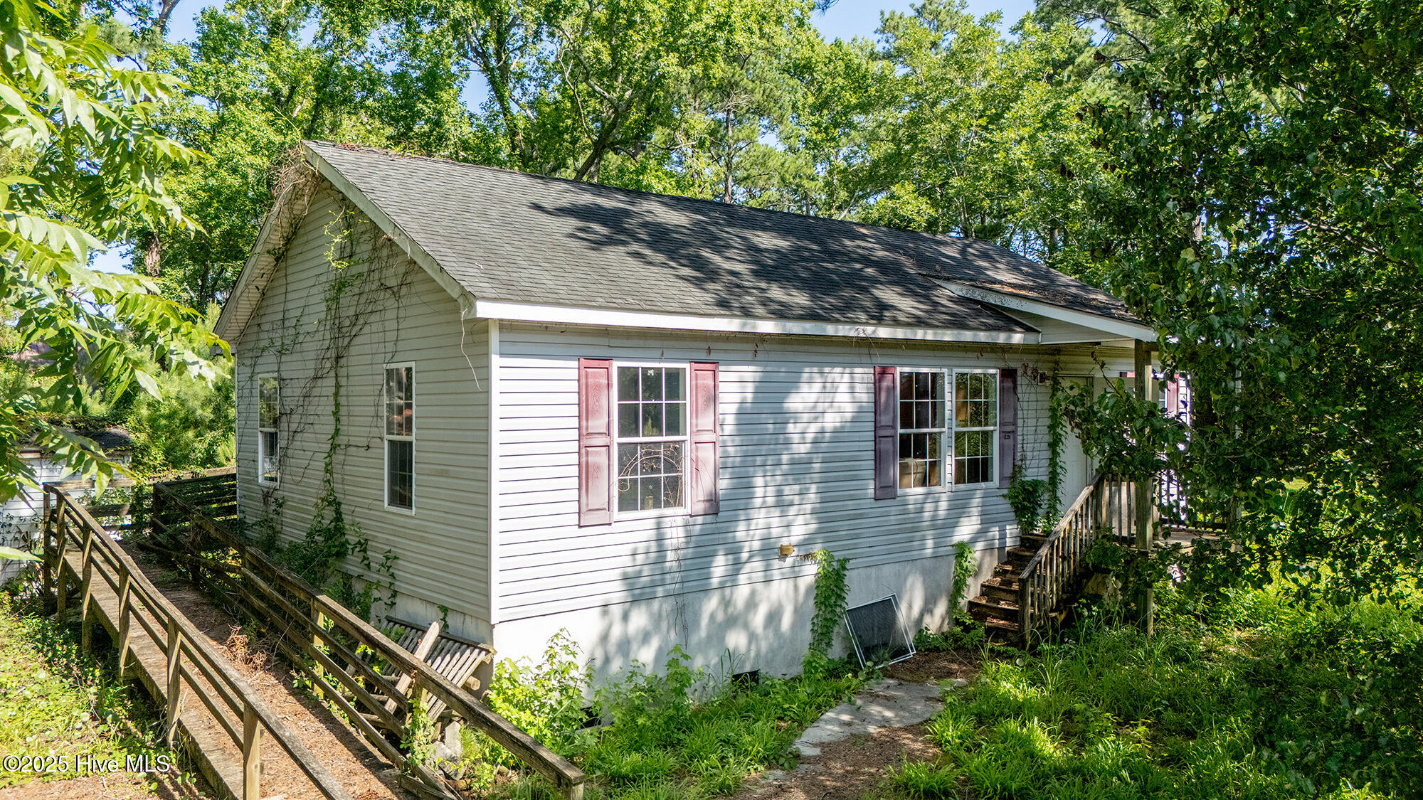 1657 S River Road Property Photo 1