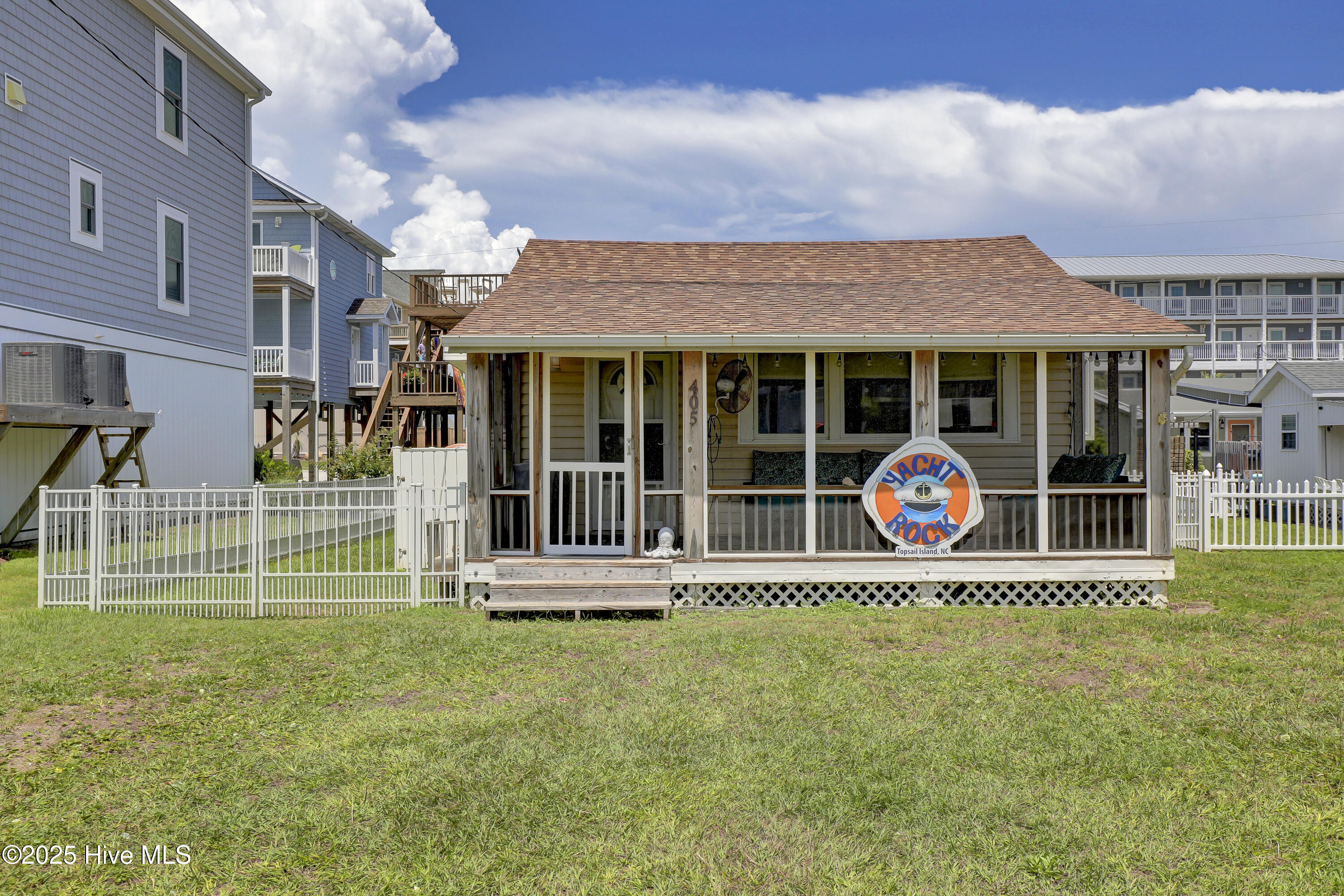 405 N Shore Drive Property Photo 1