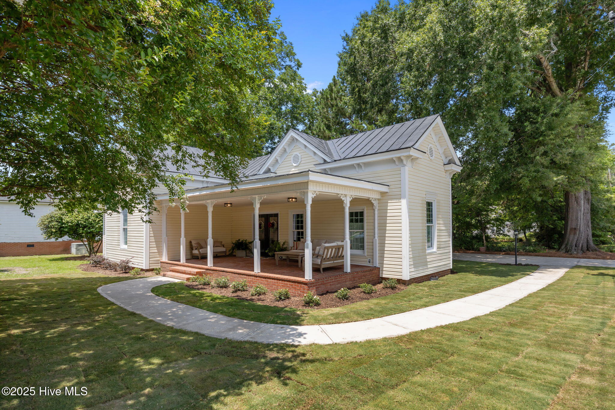103 N Mckay Avenue