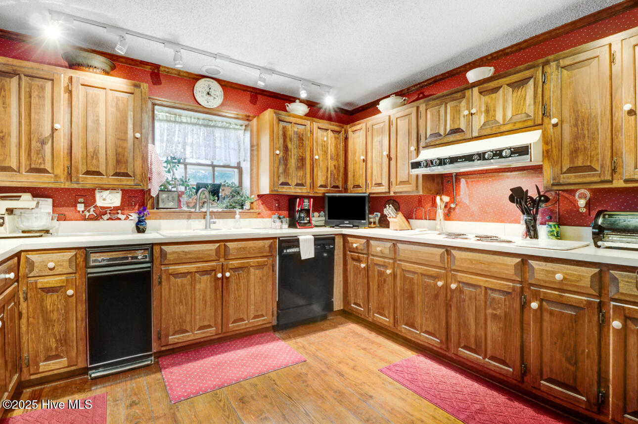 9222 Midway Road Property Photo 15