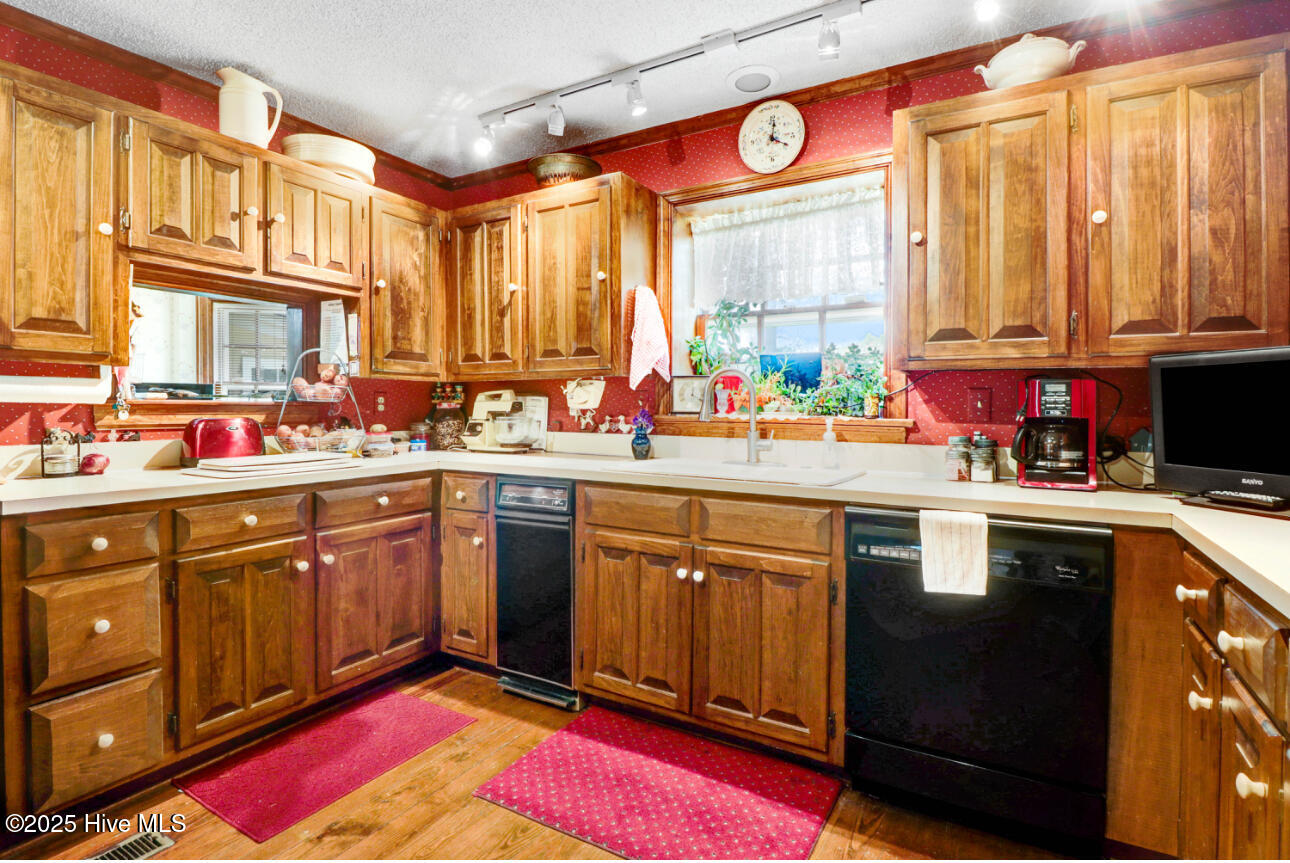 9222 Midway Road Property Photo 16