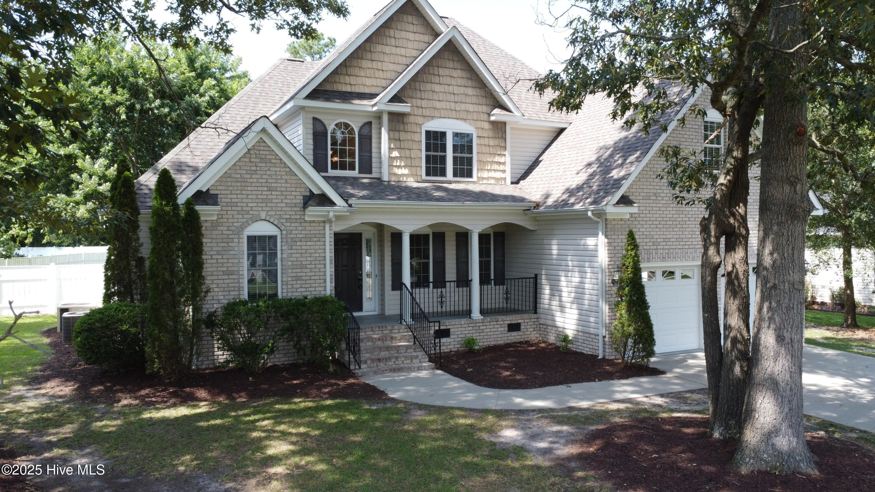 401 Albert Drive Property Photo 1