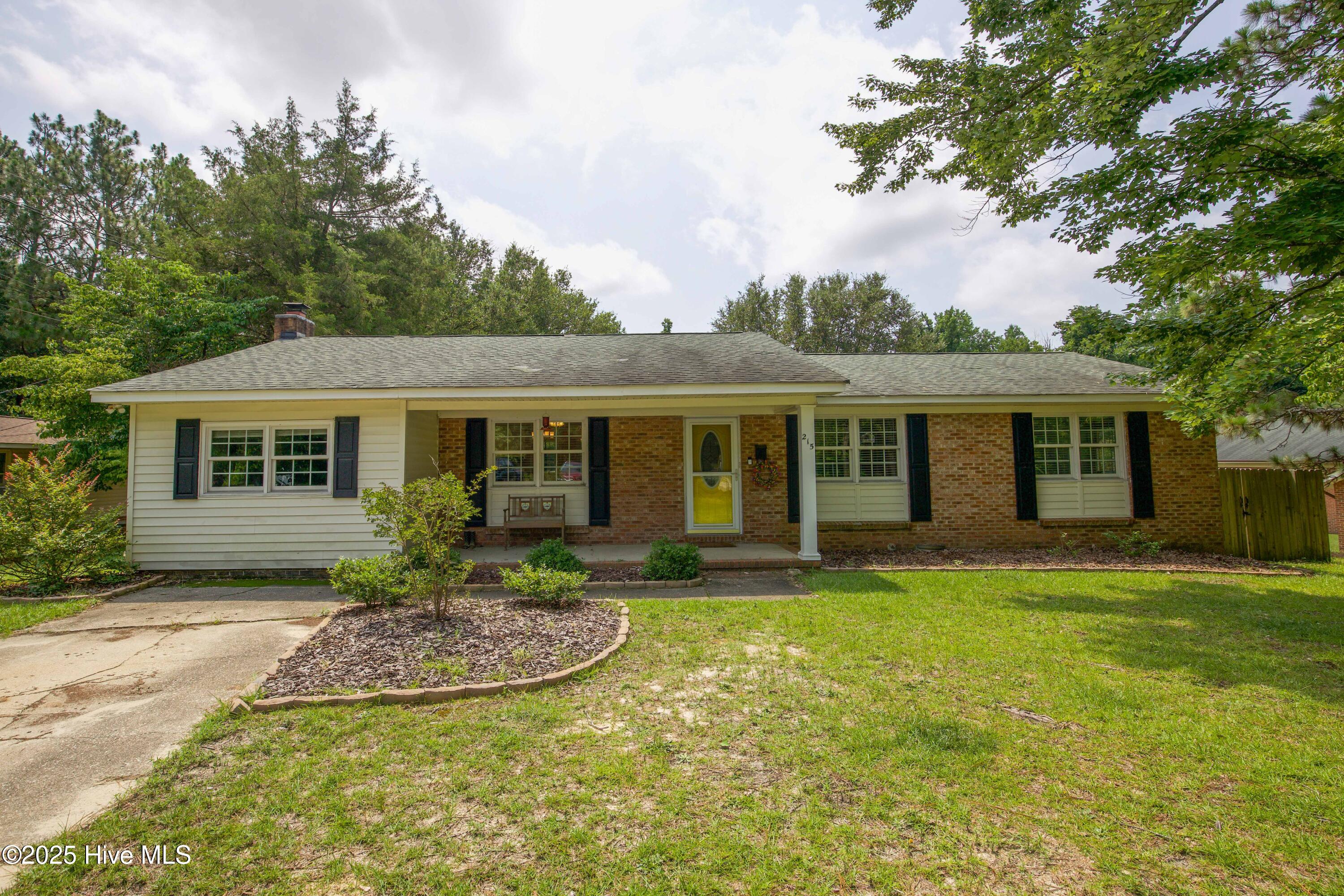 215 S Pinehurst Street Property Photo 1